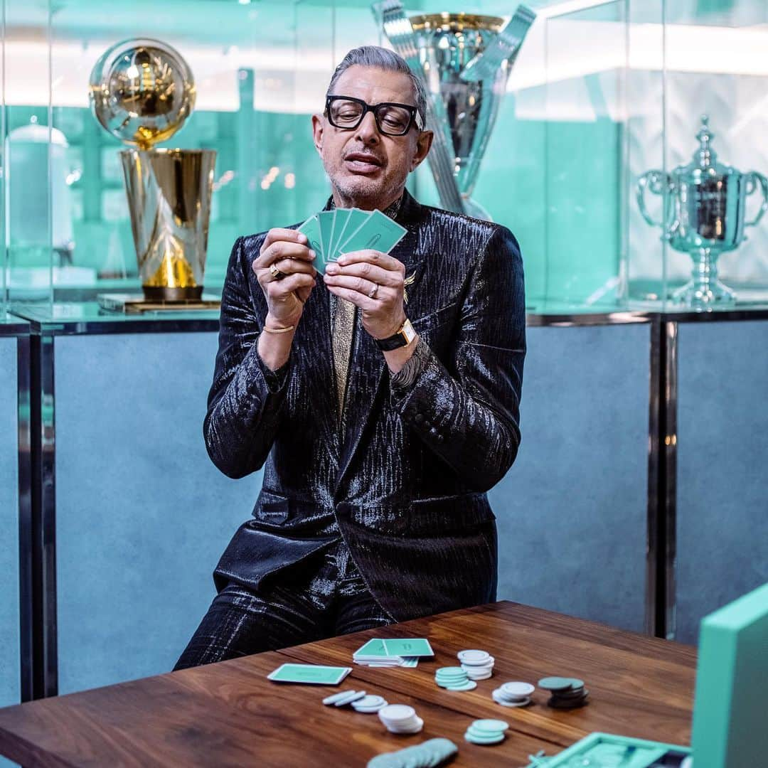 ティファニーさんのインスタグラム写真 - (ティファニーInstagram)「@JeffGoldblum—rebel on the loose. Swipe to see Jeff make his way through the Tiffany Men’s Pop-Up Shop and discover more via the link in bio. #VeryVeryTiffany #TiffanyMens #Tiffany #TiffanyAndCo」12月11日 6時54分 - tiffanyandco