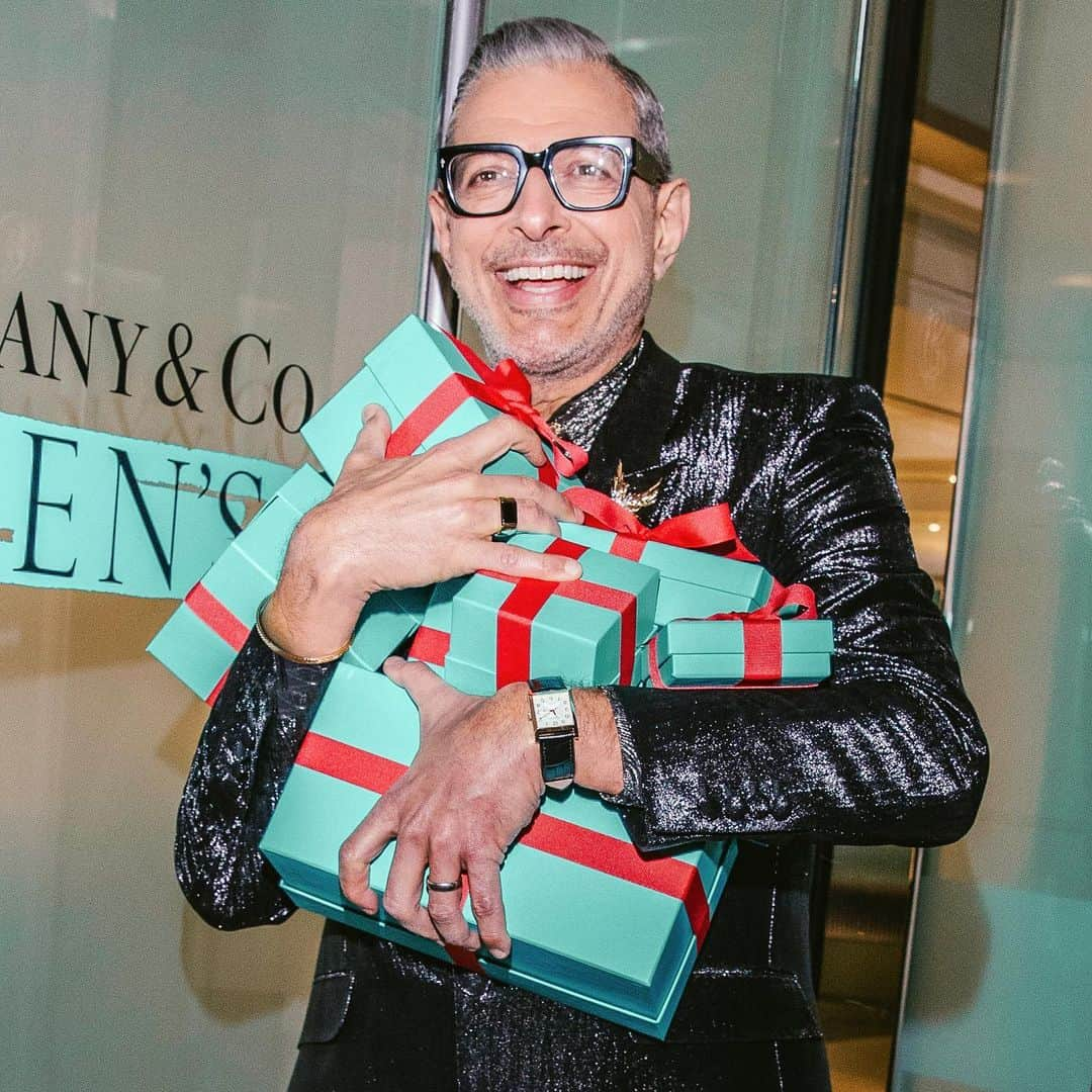 ティファニーさんのインスタグラム写真 - (ティファニーInstagram)「Take notes from @JeffGoldblum and plan your visit to the Tiffany Men's Pop-Up Shop, now open at 6 East 57th Street, before it’s gone. #VeryVeryTiffany #TiffanyMens #Tiffany #TiffanyAndCo」12月11日 7時09分 - tiffanyandco