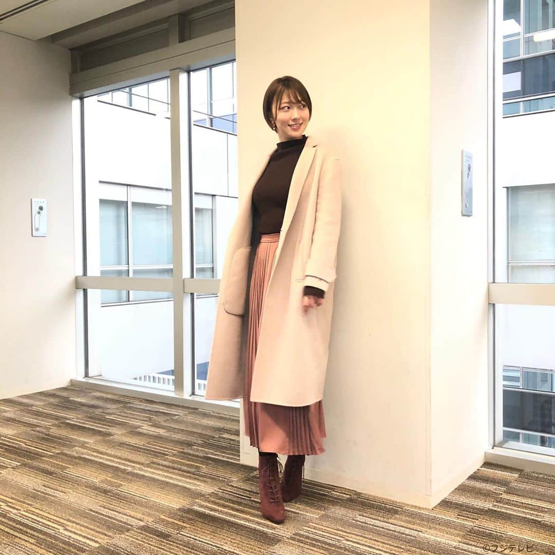 フジテレビ「めざましテレビ」さんのインスタグラム写真 - (フジテレビ「めざましテレビ」Instagram)「12月10日（火）きょう何着て行く？ ・ ファッション雑誌CanCamとコラボした お天気コーナー「きょう何着て行く？」 阿部華也子ちゃんの毎日のコーデを紹介♪ ・ 【きょうのコーデ】 コート→#ECLIN 2万200０円 ニット→#&.NOSTALGIA ２９００円 スカート→#ROPEPICNIC 4990円 靴→#CHARLES&KEITH 8500円 ストール→#ECLIN 3500円 ピアス→#Lycka 1400円 ・ 【コーデのポイント】 ピンクからベージュのグラデ配色コーデ🍑 カラーマフラーは差し色として使うのもいいですが インナーの服と色を合わせると統一感がUP⤴️ 全体が柔らかなトーンなので足元は 濃いめのブラウンブーツで引き締めていきましょう🥾 ・ #めざましテレビ #きょう何着て行く？ #阿部華也子 #今日のコーデ#コーデ #CanCam #今日のファッション#ootd #きょう何着て行く？は月〜金朝6時22分ごろ放送！」12月11日 7時36分 - mezamashi.tv