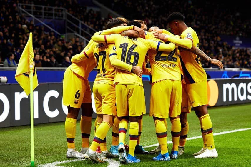ノルベルト・ムラーラ・ネトさんのインスタグラム写真 - (ノルベルト・ムラーラ・ネトInstagram)「Que buena vitoria! 💪🏼 Glad to help. #ForçaBarça 🔴🔵 @championsleague」12月11日 7時52分 - netomurara