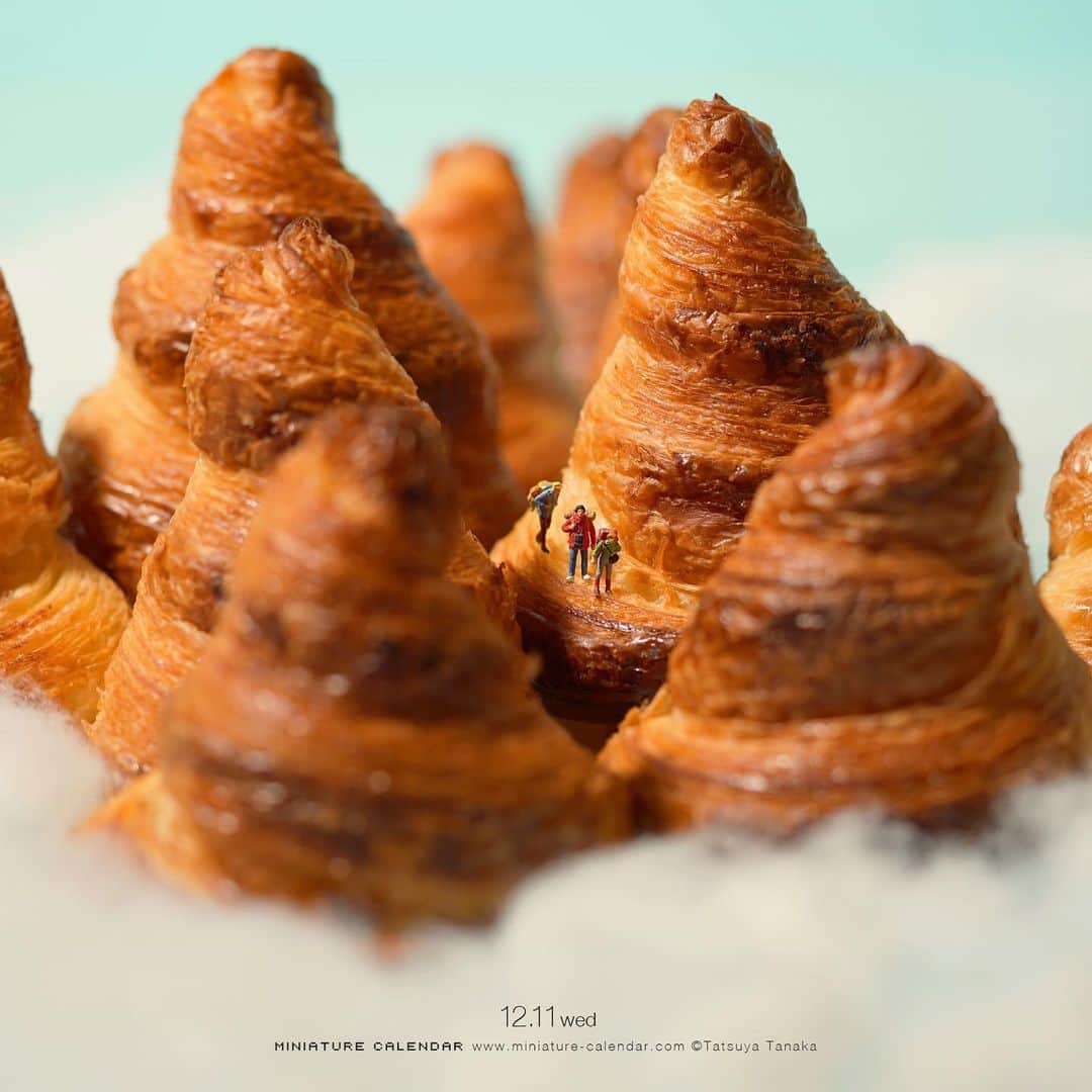 のインスタグラム：「. 12.11 wed “Mt. Croissant” . クロワッ山脈 . #国際山岳デー #クロワッサン #InternationalMountainDay #Croissant . ─────────────── 《Exhibition info》 . 【small MUJI vol.1“Miniature”】 11.8 fri - 2.29 sat at MUJI Kamppi Helsinki #無印良品 #MUJI #smallMUJI #MUJIKamppiHelsinki . ─────────────── 《Coming Soon》 . 【微型展 2.0 台中站】 MINIATURE LIFE EXHIBITION2 in Taichung 12.20 fri - 3.1 sun at 台中文化部文化資產園區 國際展演館 #微型展 #田中達也微型展 . 【MINIATURE LIFE展 in 宮崎】 MINIATURE LIFE EXHIBITION in Miyazaki 12.27 fri - 1.8 wed at 宮崎山形屋 . 【MINIATURE LIFE展 in 千葉】 MINIATURE LIFE EXHIBITION in Chiba 12.28 sat - 1.8 wed at そごう千葉店 #MINIATURELIFE展 #ミニチュアライフ展 .」