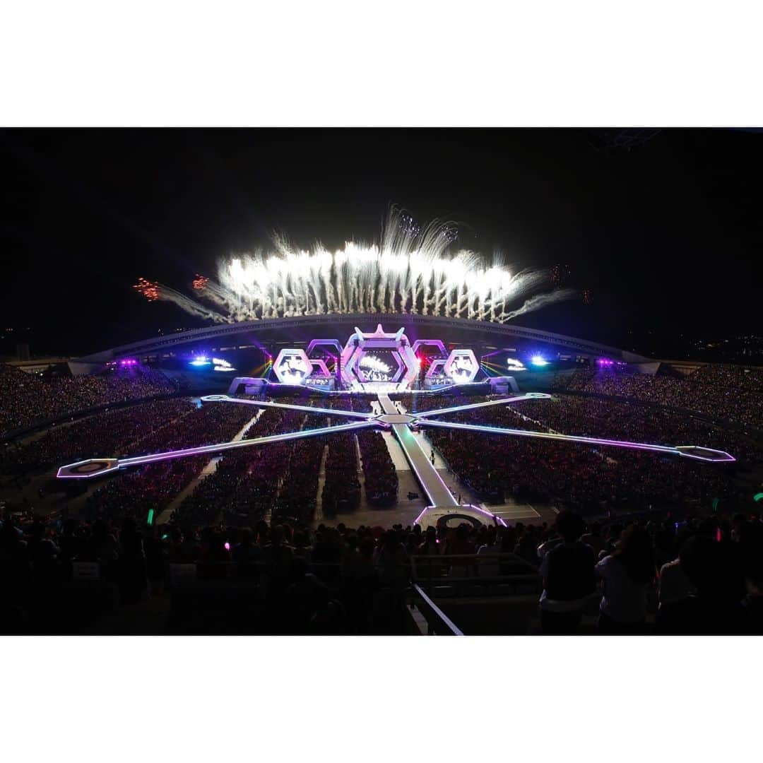 嵐（ARASHI）さんのインスタグラム写真 - (嵐（ARASHI）Instagram)「2015年‐ 東日本大震災復興支援コンサート「ARASHI BLAST in Miyagi」をひとめぼれスタジアム宮城で開催。アルバム「Japonism」をリリースし、5大ドームツアー「ARASHI LIVE TOUR 2015 Japonism」を開催。このツアーをもって、嵐単独コンサート 総動員数1000万人を突破しました。 2015- “ARASHI BLAST in Miyagi” was held at the Hitomebore Stadium Miyagi in support for reconstruction after the Great East Japan Earthquake and tsunami.  Also, we released our "Japonism" album and held 5 major dome shows on the "ARASHI LIVE TOUR 2015 Japonism." With this tour, ARASHI solo concerts exceeded 10 million tickets sales! #嵐 #ARASHI」12月11日 9時24分 - arashi_5_official