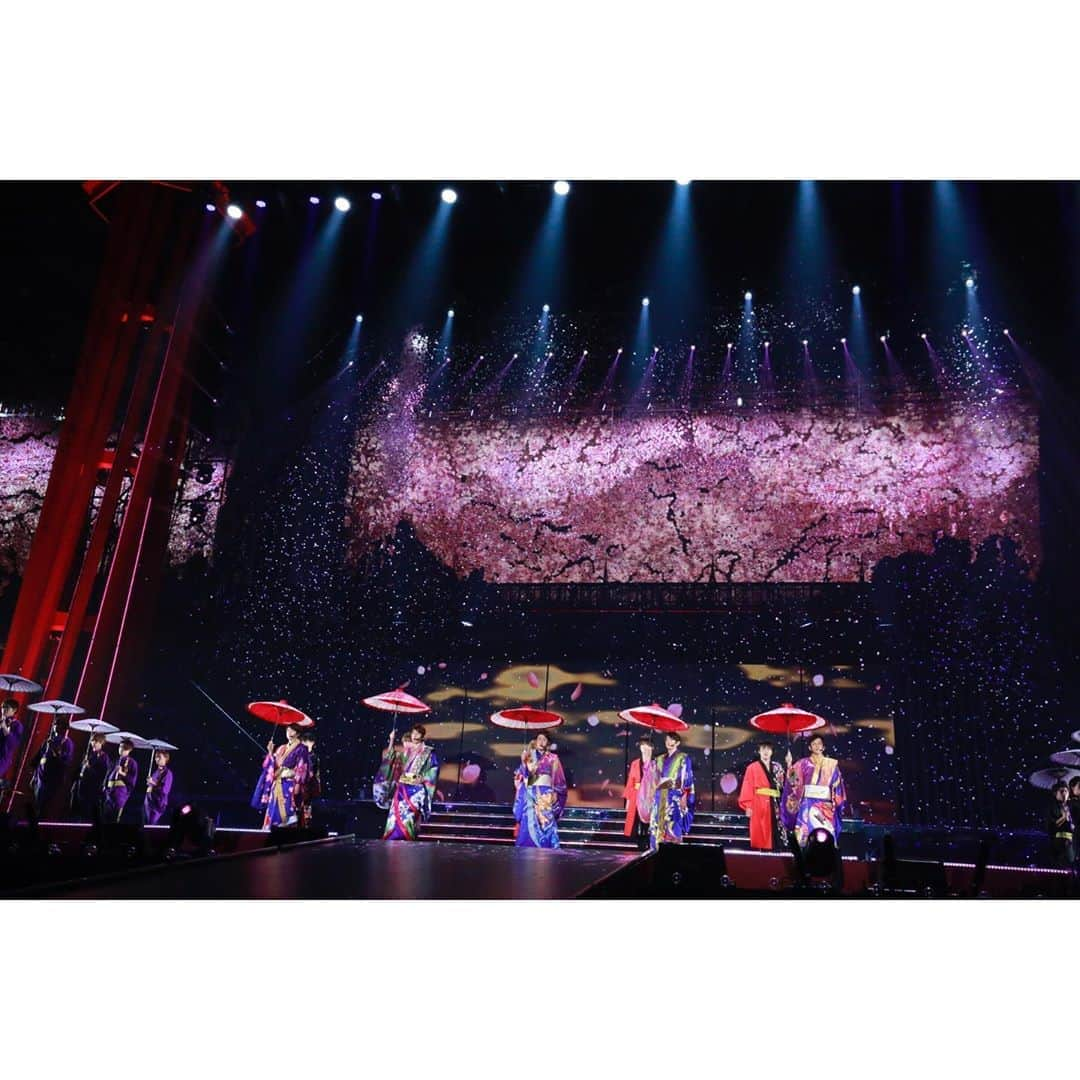 嵐（ARASHI）さんのインスタグラム写真 - (嵐（ARASHI）Instagram)「2015年‐ 東日本大震災復興支援コンサート「ARASHI BLAST in Miyagi」をひとめぼれスタジアム宮城で開催。アルバム「Japonism」をリリースし、5大ドームツアー「ARASHI LIVE TOUR 2015 Japonism」を開催。このツアーをもって、嵐単独コンサート 総動員数1000万人を突破しました。 2015- “ARASHI BLAST in Miyagi” was held at the Hitomebore Stadium Miyagi in support for reconstruction after the Great East Japan Earthquake and tsunami.  Also, we released our "Japonism" album and held 5 major dome shows on the "ARASHI LIVE TOUR 2015 Japonism." With this tour, ARASHI solo concerts exceeded 10 million tickets sales! #嵐 #ARASHI」12月11日 9時24分 - arashi_5_official