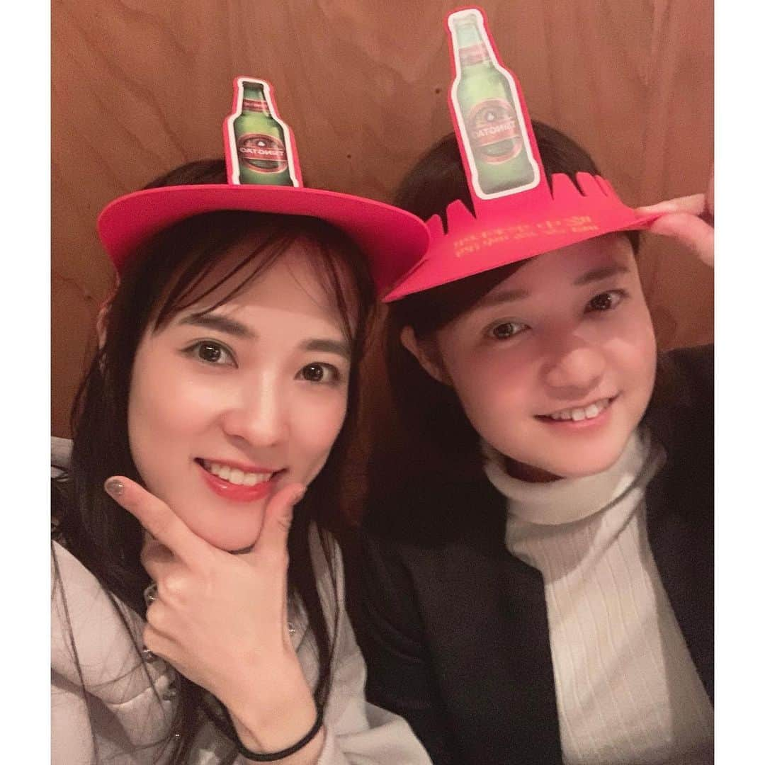 奈津子さんのインスタグラム写真 - (奈津子Instagram)「今週は外でも家でもひたすら餃子を食べております。回った店もそろそろ200店舗にいくよ🥟🥟🥟食べる程に発見があるし愛が深まる、餃子の尊みよ🥟🥟🥟また餃子本の企画もやりたいな〜💕頭につけてるのは青島ビールの髪飾り。 ・ #家電 #家電好き #家電女優 #奈津子 #餃子　#餃子パーティー #餃子女子 #餃子部 #青島ビール」12月11日 9時29分 - natsuko_kaden