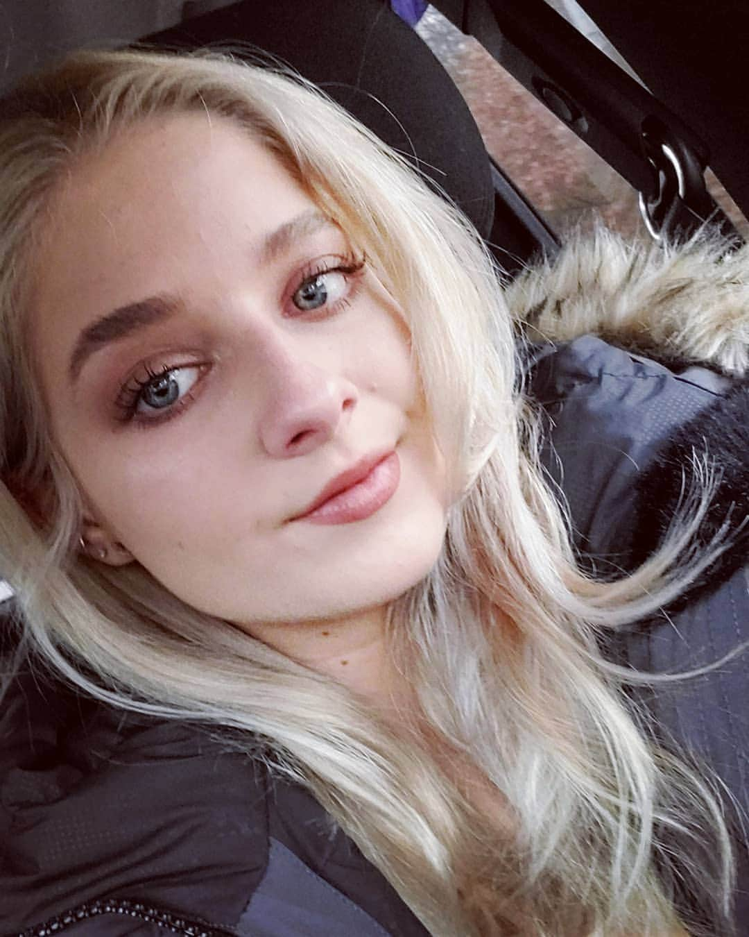 ジャッキー・エヴァンコさんのインスタグラム写真 - (ジャッキー・エヴァンコInstagram)「Rainy days in the city 💙」12月11日 9時33分 - officialjackieevancho