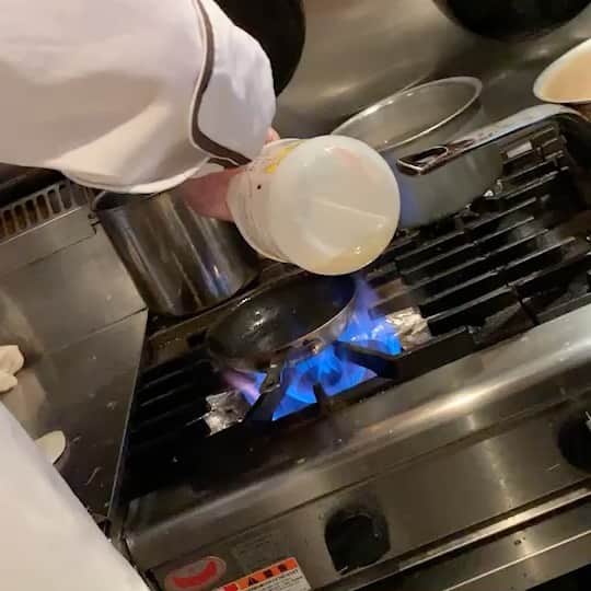 のインスタグラム：「今！活力でランチ100変化中！ 本日第4部はチキンカツ丼です🥳  投稿は昨日の第3部「うなぎ丼」です。  #魚金 #チキンカツ #カツ丼 #うなぎ丼 #新橋ランチ #新橋ランチ部 #立ち食い丼 #立ち食い丼ぶり #shinbashi #tokyo #donburi #立ち飲みバル #洋食 #東京グルメ #新橋グルメ」