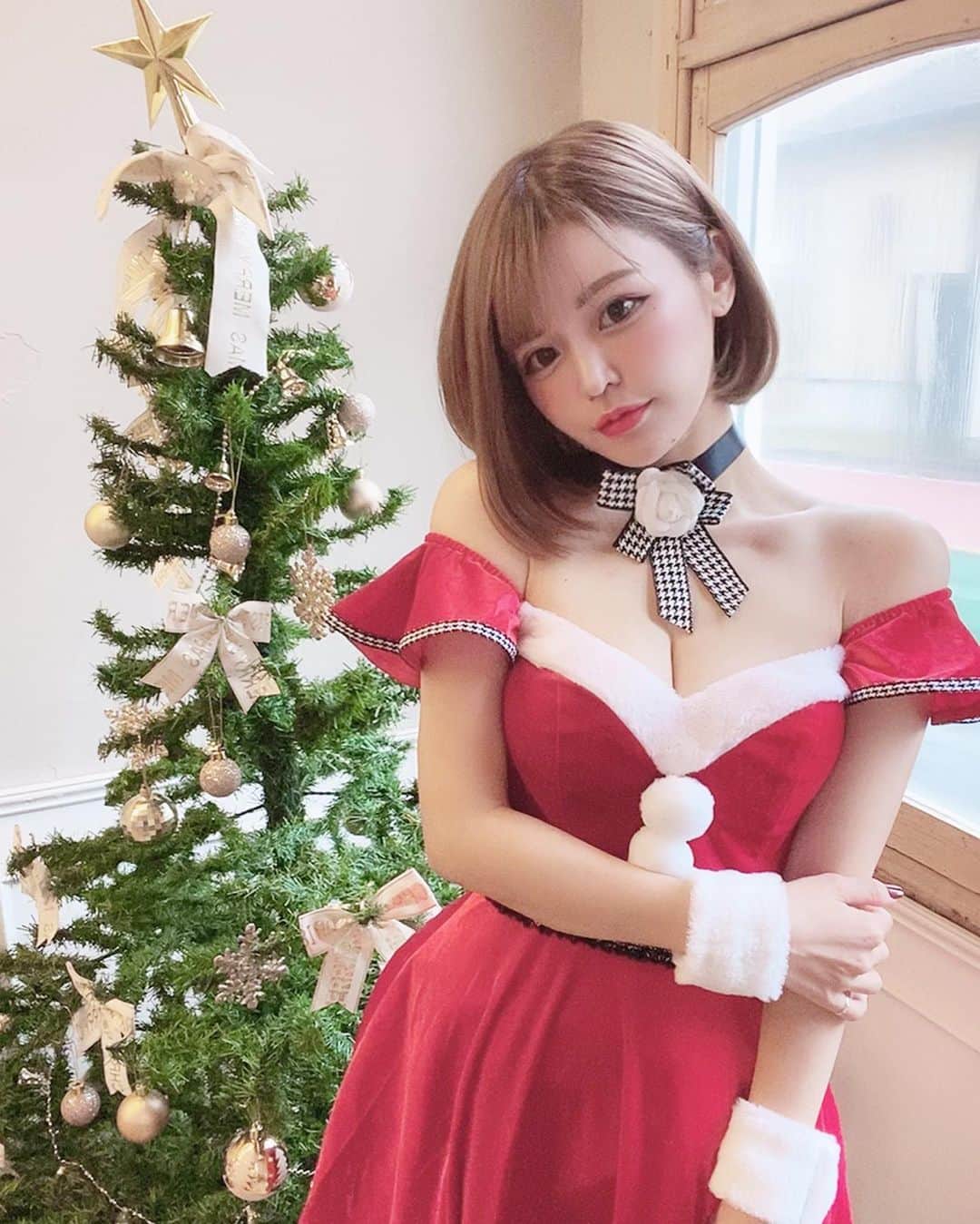 ななぴさんのインスタグラム写真 - (ななぴInstagram)「new icon❤️﻿ ﻿ アイコン載せてほしいって言ってもらえたので﻿ 載せてみる🤶🏻みんなクリスマスなにして過ごすの？🎂 ﻿ ﻿ かわいいサンタのコスプレは @dress_sugar さんのだよー👼🏻 リボンが可愛いお気に入り🎀 ﻿ #サンタコス　#サンタコスプレ　#コスプレ　#クリスマス女子会  #christmas #クリスマスパーティー　#コスプレ女子　#お揃いコーデ  #双子コーデ　#サンタ買うならシュガー」12月11日 15時13分 - __nanapgram__