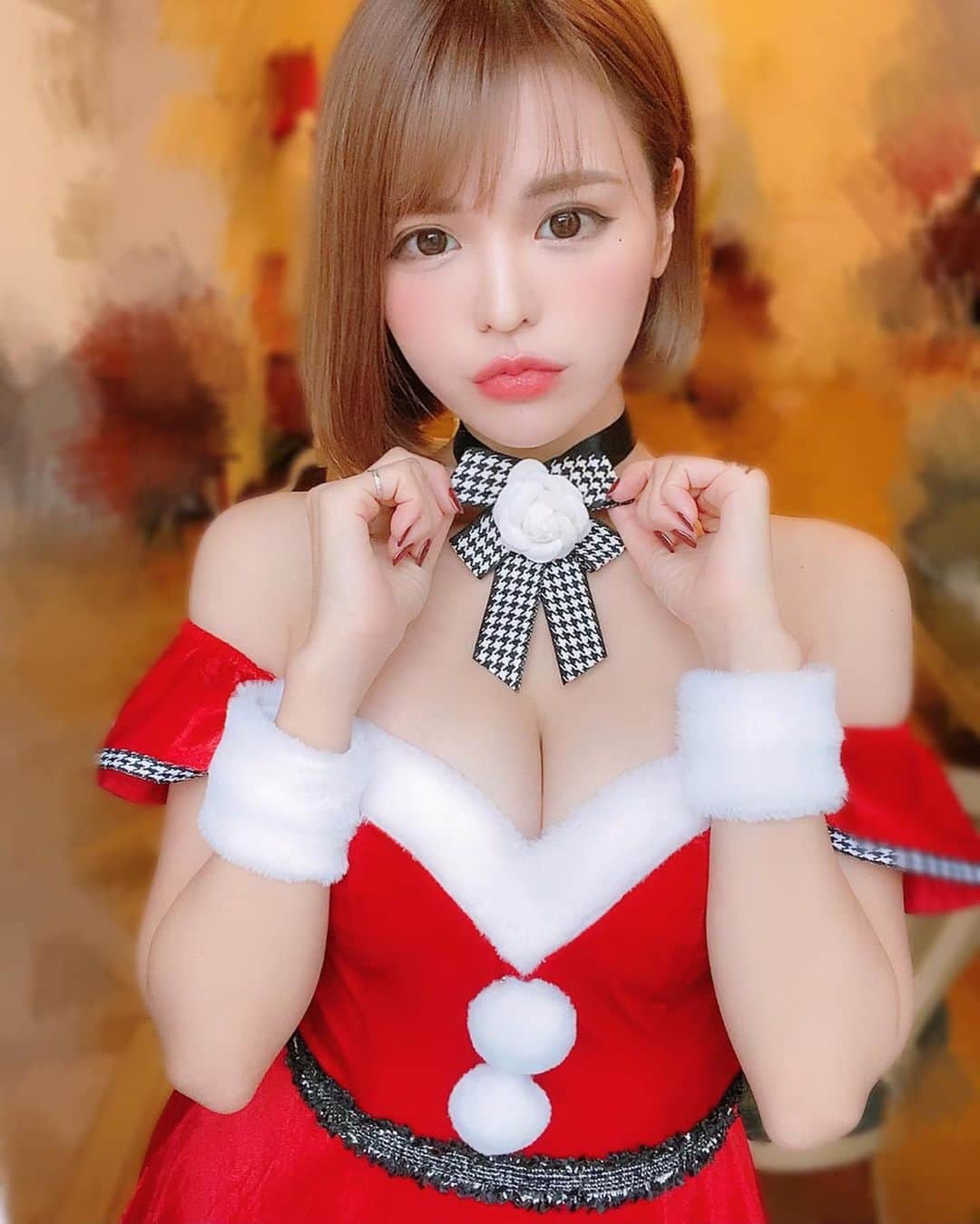 のインスタグラム：「new icon❤️﻿ ﻿ アイコン載せてほしいって言ってもらえたので﻿ 載せてみる🤶🏻みんなクリスマスなにして過ごすの？🎂 ﻿ ﻿ かわいいサンタのコスプレは @dress_sugar さんのだよー👼🏻 リボンが可愛いお気に入り🎀 ﻿ #サンタコス　#サンタコスプレ　#コスプレ　#クリスマス女子会  #christmas #クリスマスパーティー　#コスプレ女子　#お揃いコーデ  #双子コーデ　#サンタ買うならシュガー」