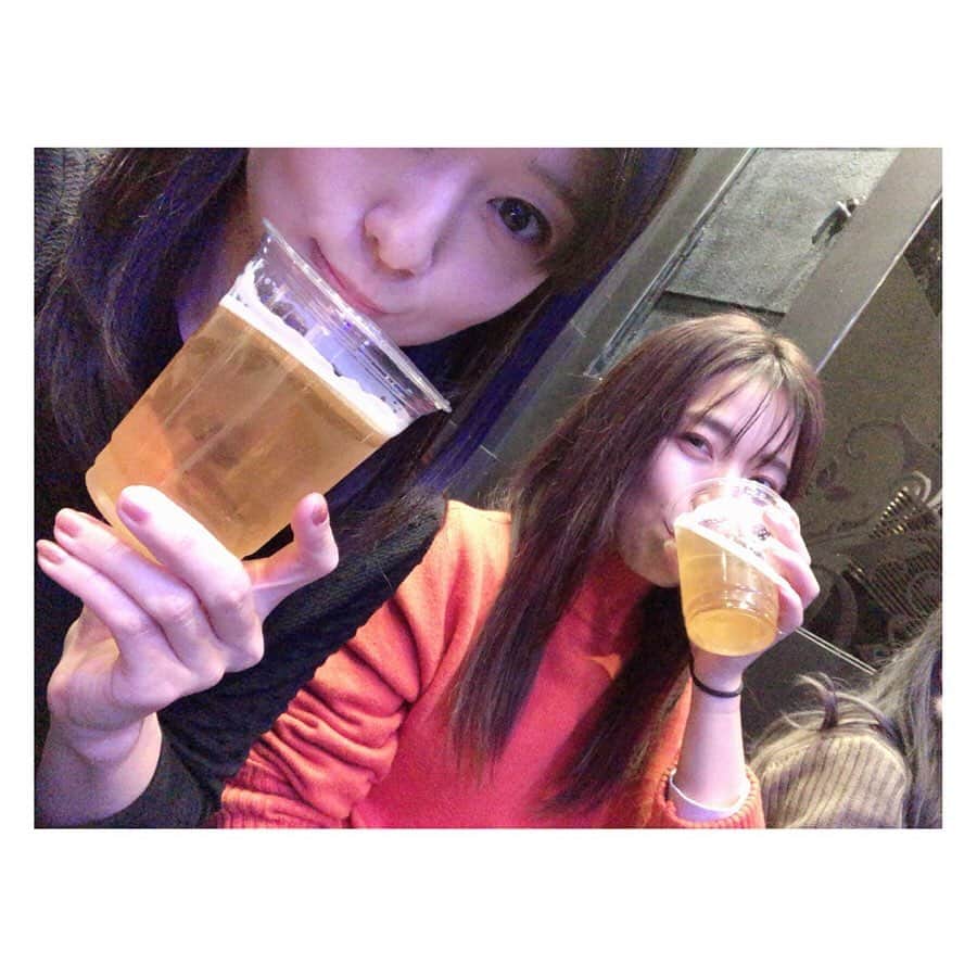 柳野玲子のインスタグラム：「先日、松田悟志さんの芸能生活20周年記念パーティーへ☺️🍻 裏話あり笑いあり涙あり…この仕事を続けることって本当に難しいと感じるし、自分自身も顧みて改めて今の環境に感謝するとともに頑張ろうと思いました(｡･ω･｡) みらいちゃんから結婚祝い、たぬきの醤油差しセット😍食卓が賑やかになりました✨ありがと💞 #昼ビール #小野瀬みらい ちゃん #ランチ #お祝い #ありがとう #ビール女子 #乾杯」