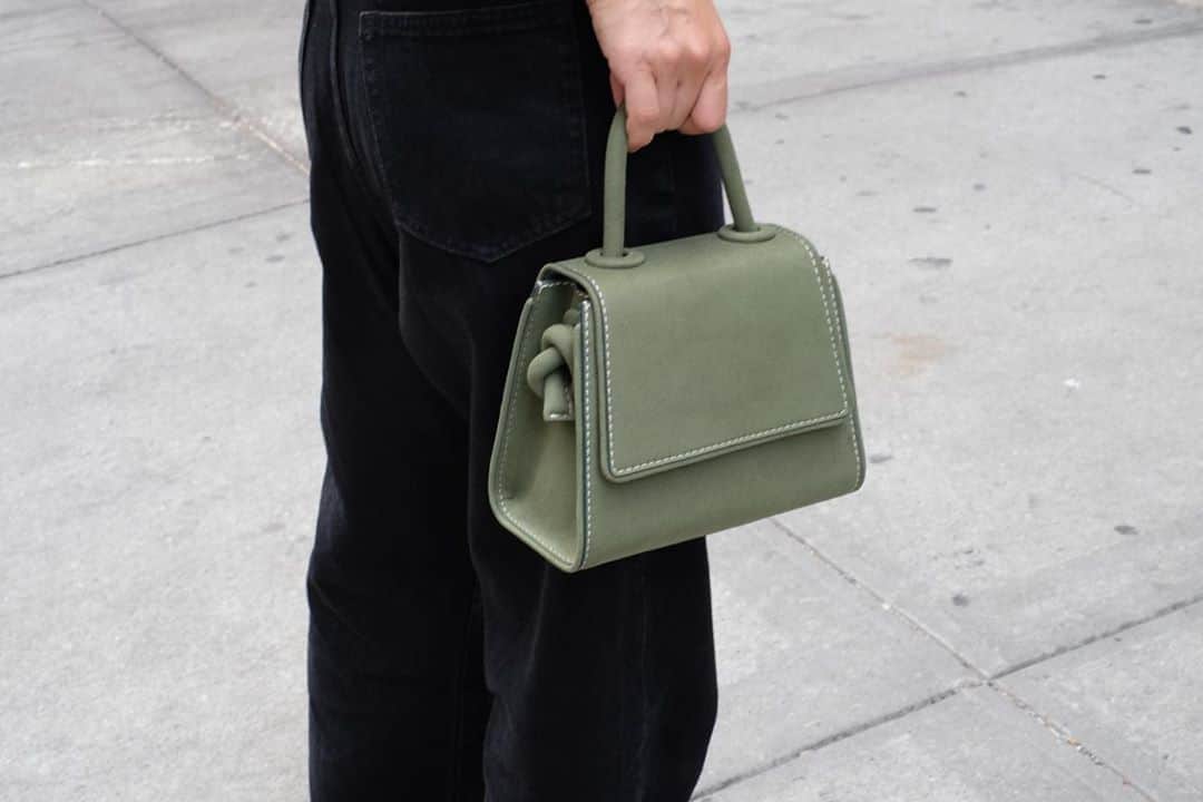 のインスタグラム：「Bee Mini Mini -Suede, Olive  #vasic #beemini #beemini #suede #olive #sand #aw19 #popupstore #osakatakashimaya #大阪髙島屋 #vasicnews」