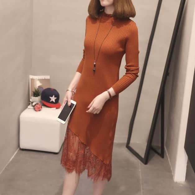maison de LATIRのインスタグラム：「レースが引き立つ大人っぽい雰囲気のワンピース。 縦ラインを強調し、きれいめに着られてスタイルアップ見え効果大です。 ワンピース部分は落ち感が美しいやわらかな素材を使用し、伸縮性があるので動きやすさも考慮した仕上がりです。 . お求めはコチラから▼▼ @maison_de_latir #maison_de_latir #https://shop-list.com/women/brand/maison-de-latir/」
