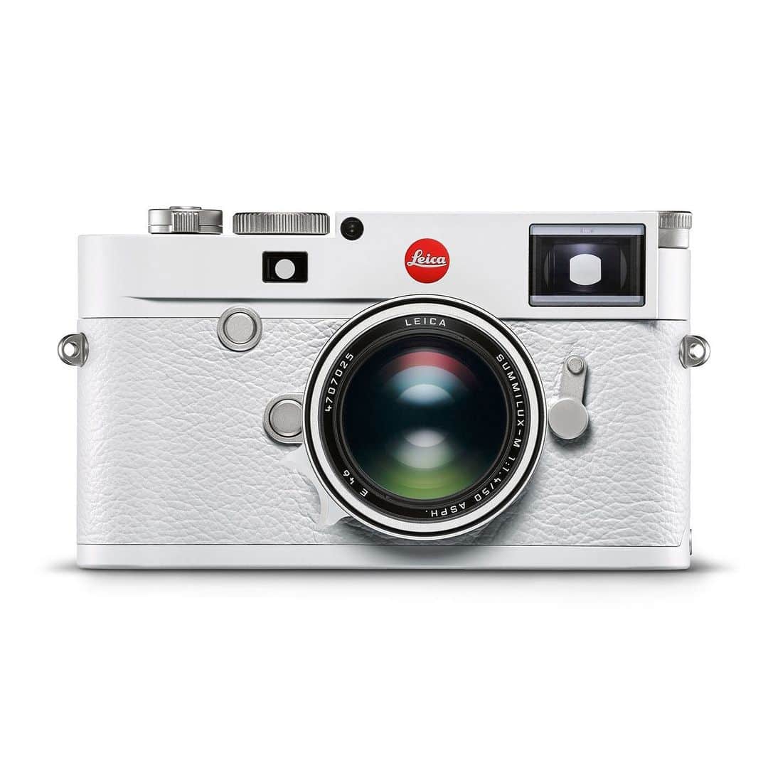 HYPEBEASTさんのインスタグラム写真 - (HYPEBEASTInstagram)「#hypeAF: An image has just leaked showing @leica_camera‘s newest limited-edition makeover of its M10 camera. Much like the previous Zagato version, this all-white version opts for a lighter shade throughout the body, offering less contrast from the silver-toned lenses. This limited-edition M10 camera will also come with a matching all-white camera strap. Currently, there is no news on pricing or release date, but stay tuned as we’ll be updating you as soon as news arrives.⁠⠀ Photo: Leica」12月11日 10時42分 - hypebeast