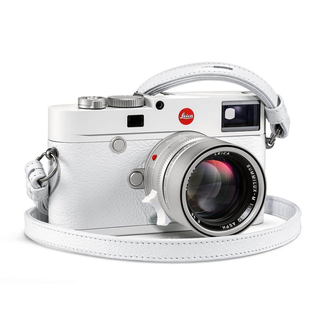 HYPEBEASTさんのインスタグラム写真 - (HYPEBEASTInstagram)「#hypeAF: An image has just leaked showing @leica_camera‘s newest limited-edition makeover of its M10 camera. Much like the previous Zagato version, this all-white version opts for a lighter shade throughout the body, offering less contrast from the silver-toned lenses. This limited-edition M10 camera will also come with a matching all-white camera strap. Currently, there is no news on pricing or release date, but stay tuned as we’ll be updating you as soon as news arrives.⁠⠀ Photo: Leica」12月11日 10時42分 - hypebeast