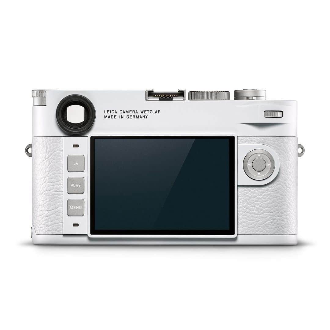 HYPEBEASTさんのインスタグラム写真 - (HYPEBEASTInstagram)「#hypeAF: An image has just leaked showing @leica_camera‘s newest limited-edition makeover of its M10 camera. Much like the previous Zagato version, this all-white version opts for a lighter shade throughout the body, offering less contrast from the silver-toned lenses. This limited-edition M10 camera will also come with a matching all-white camera strap. Currently, there is no news on pricing or release date, but stay tuned as we’ll be updating you as soon as news arrives.⁠⠀ Photo: Leica」12月11日 10時42分 - hypebeast