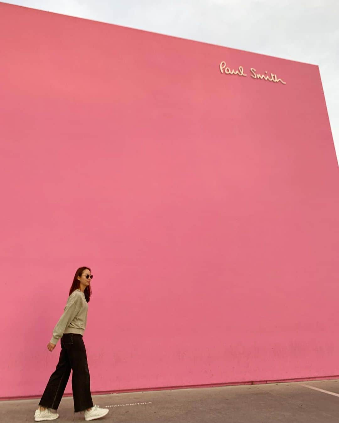 金惠理さんのインスタグラム写真 - (金惠理Instagram)「LA 사진 맛집이 여긴가요 . . . #finally #la #beverlyhills #pinkwall」12月11日 10時53分 - thehyeleekim