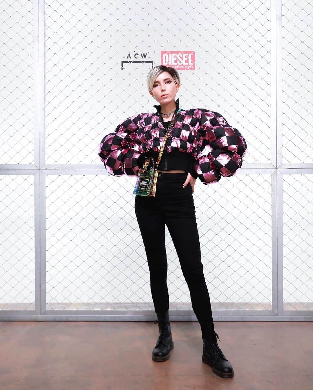 のインスタグラム：「#DIESELREDTAG x @acoldwall capsule collection launch party last night 🖤 ⠀ . . . #diesel #capsulecollection #acoldwall #warehouse #warehouseparty #launchparty #fashionparty #receptionparty #tokyo #shinonome #asos #christiancowan #pufferjacket #checkers #statement #openingceremony #drmartens #ootn #tokyoblogger #samanthamariko」