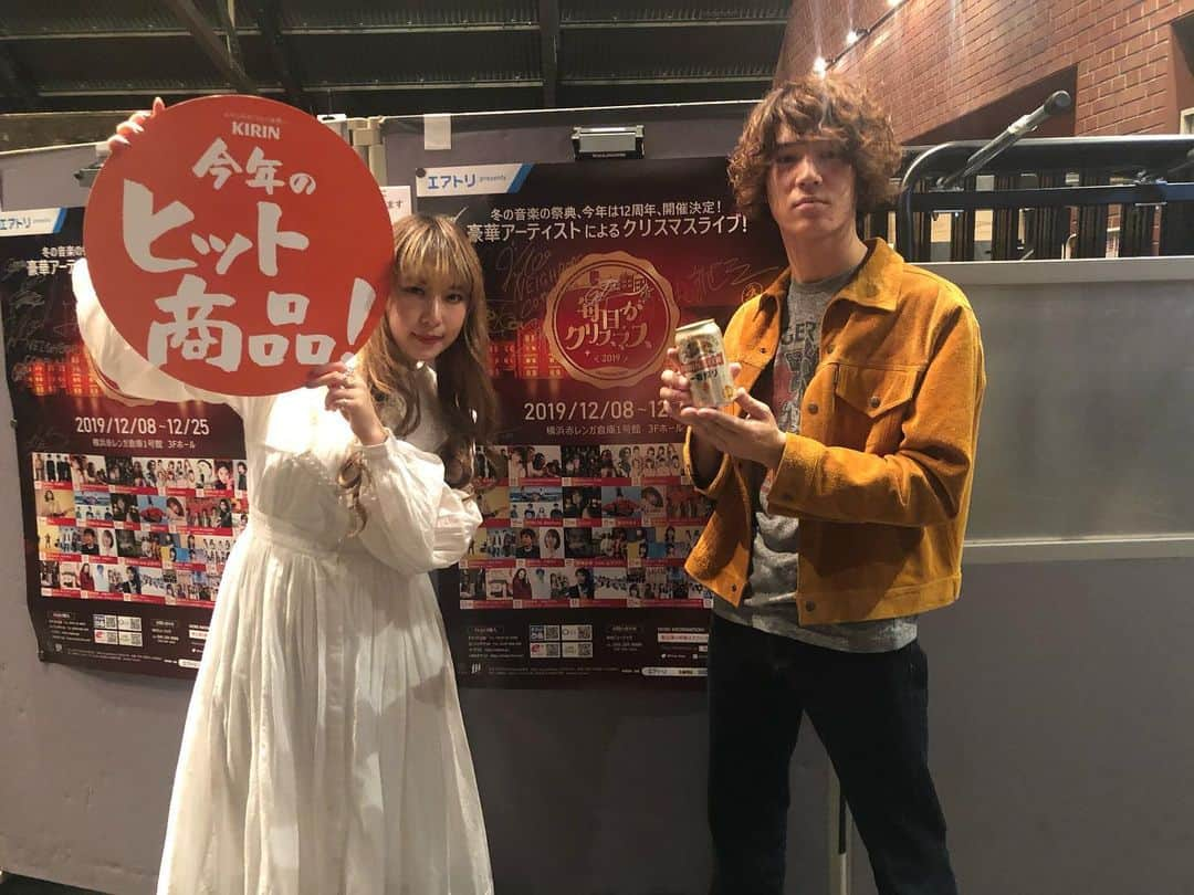 亀本寛貴さんのインスタグラム写真 - (亀本寛貴Instagram)「昨日は横浜赤レンガ倉庫でエアトリ presents #毎日がクリスマス 2019 The King Allstarsとのツーマンライブでした！ 見に来てくださった皆さんありがとうございましさした^_^ やっぱり加山さんの歌声や存在感は凄い！まだまだ元気に歌って欲しいですね^_^ キングオールスターズは素晴らしいミュージシャンの先輩ばかりで名越さんもコータローさんもめちゃくちゃかっこいいギターを弾くので昨日も一緒にプレイできてとても良い刺激を受けました^_^」12月11日 11時34分 - hirokikamemoto