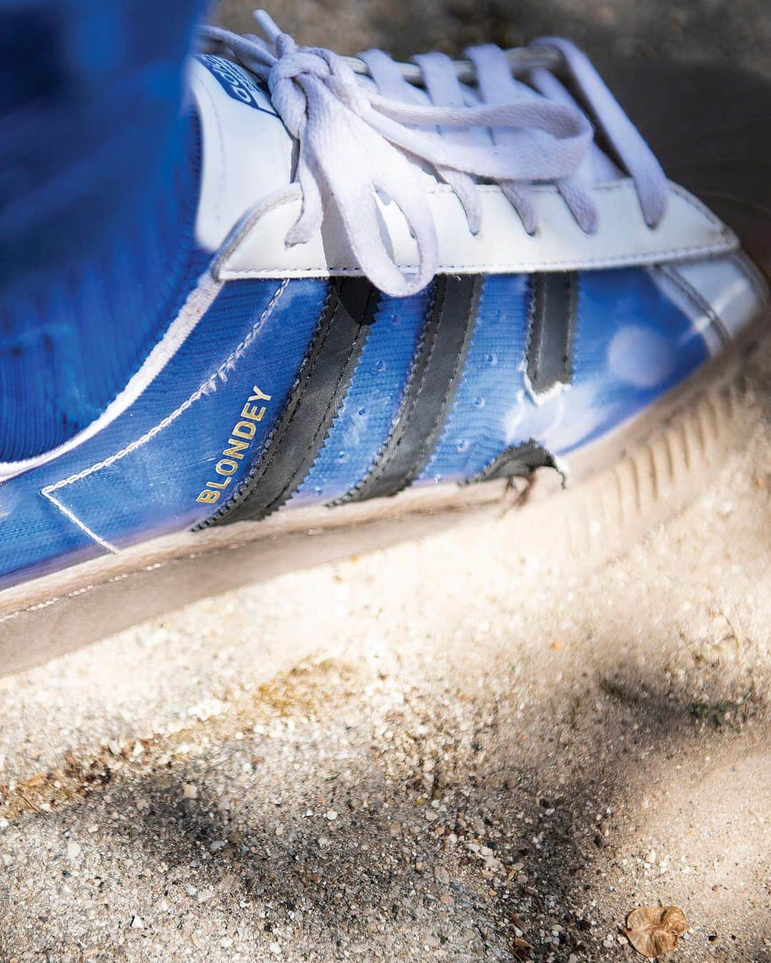 HYPEBEASTさんのインスタグラム写真 - (HYPEBEASTInstagram)「@hypebeastkicks: @adidasskateboarding has officially announced the release of @blondey's collaborative Superstar. Featuring a transparent urethane upper, the shoe is inspired by sick sneakers and the PVC trenchcoats that are often seen in the world of high fashion. The pair will also come with 3 sets of knee-high socks in blue, red, and white. Look out for the shoe online December 14 for $110 USD.⁠⠀ Photo: adidas Skateboarding」12月11日 11時35分 - hypebeast