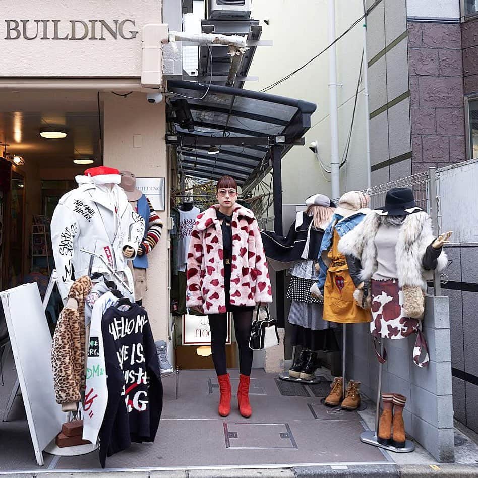知念美加子さんのインスタグラム写真 - (知念美加子Instagram)「TOKYO LIFE🗼 ・ ・ ・ 東京出張中は、冬服をとことん楽しむ❤️という気持ちではありますが、、、実は持ってくるの大変。笑 ・ ・ ・ 帰りも買い物したものでトランクいっぱい❣️贅沢な悩みだぜ🤷🏼‍♀️笑 ・ ・ ・ #tokyo #tokyolife」12月11日 11時58分 - chinenmikako