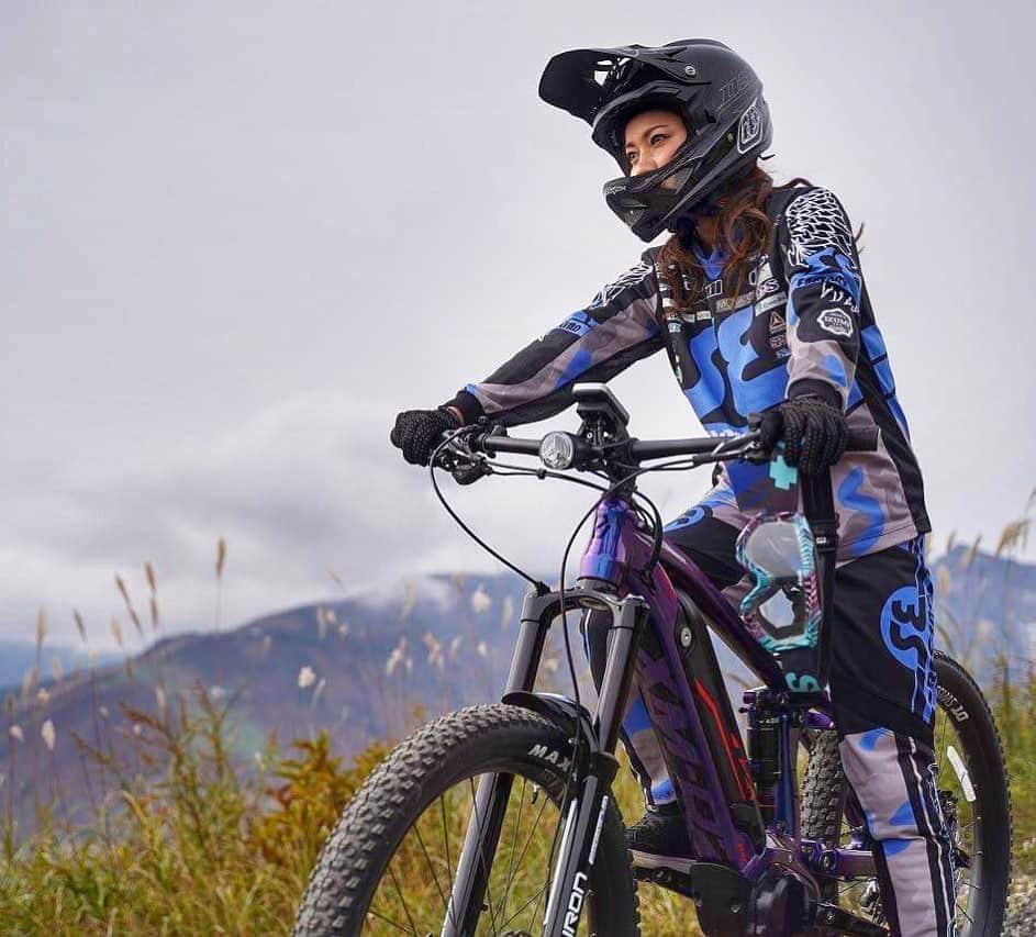 飯端美樹のインスタグラム：「またマウンテンバイクも乗りたいな⛰ 私と一緒に走ってくれる人いませんか〜😜？ #bikelife」