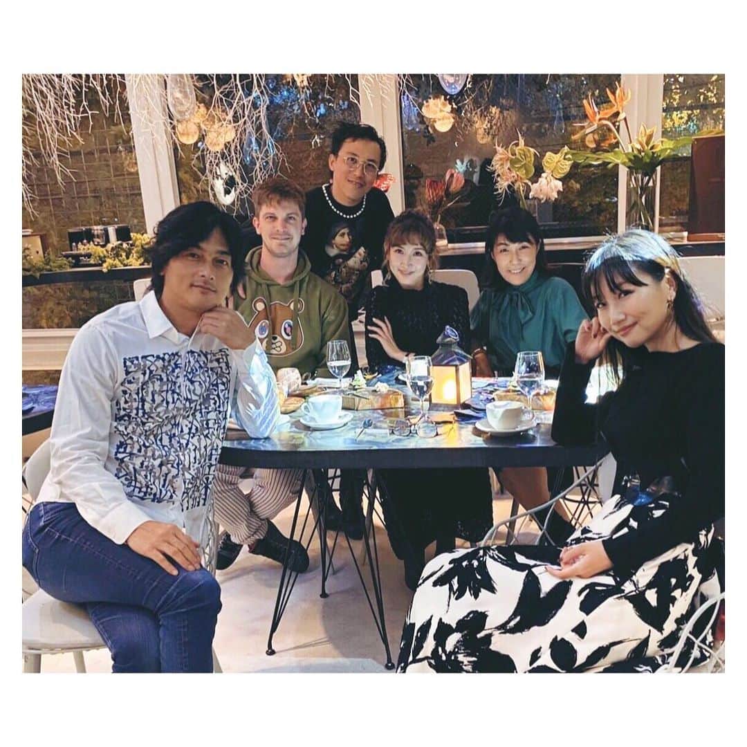 のインスタグラム：「TREE by NAKED yoyogi park  リニューアルとゆうことで 招待していただきました。 体験型レストランともあって、体験度がかなり高いです。 のちに料理やマッピングも紹介しますが、とりあえず、 久々の村松さん、レスリー、初めましての紗栄子さんとご一緒させてもらって嬉しい美味しいひとときでした。 ＠naked_inc @treebynaked  AIO　#treebynaked #nakedinc」