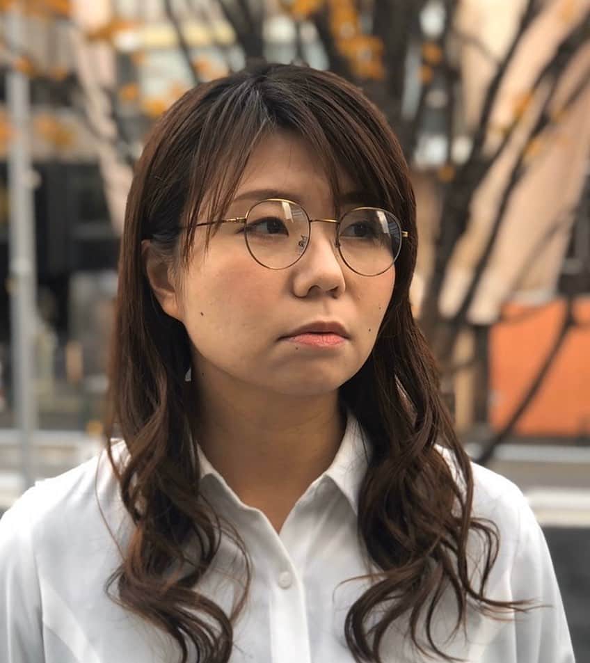 川島明のインスタグラム：「相席スタート　山崎ケイちゃん  #古文の顧問  #私この子の保護者なんでと可愛い子についてくる人  #男なんていらねえと先週一緒に飲んでた友人が渋谷の大型ビジョンで婚約発表してる  #メガネを破損したので急遽中学時代に使ってたメガネを着けて過ごしてる人  #スピリチュアルの話になると急に敬語で喋りだす女性  #大人になったまる子がタトゥー入れた男と歩いてるのを見かけたたまちゃん  朗報！僕のインスタがまた特番になりました！ 読売テレビ「＃ハッシュタグバトルツアー３」放送決定です。  つきましては皆様にこの写真に付くハッシュタグを募集します！  優秀な作品は番組内にて発表させていただきますのでコメント欄にどしどし投稿お願いします。 締め切りは１２月１４日（土）正午までです。  皆さんＯＡをお楽しみに！ １２月２３日（月）２５時０４分放送！」