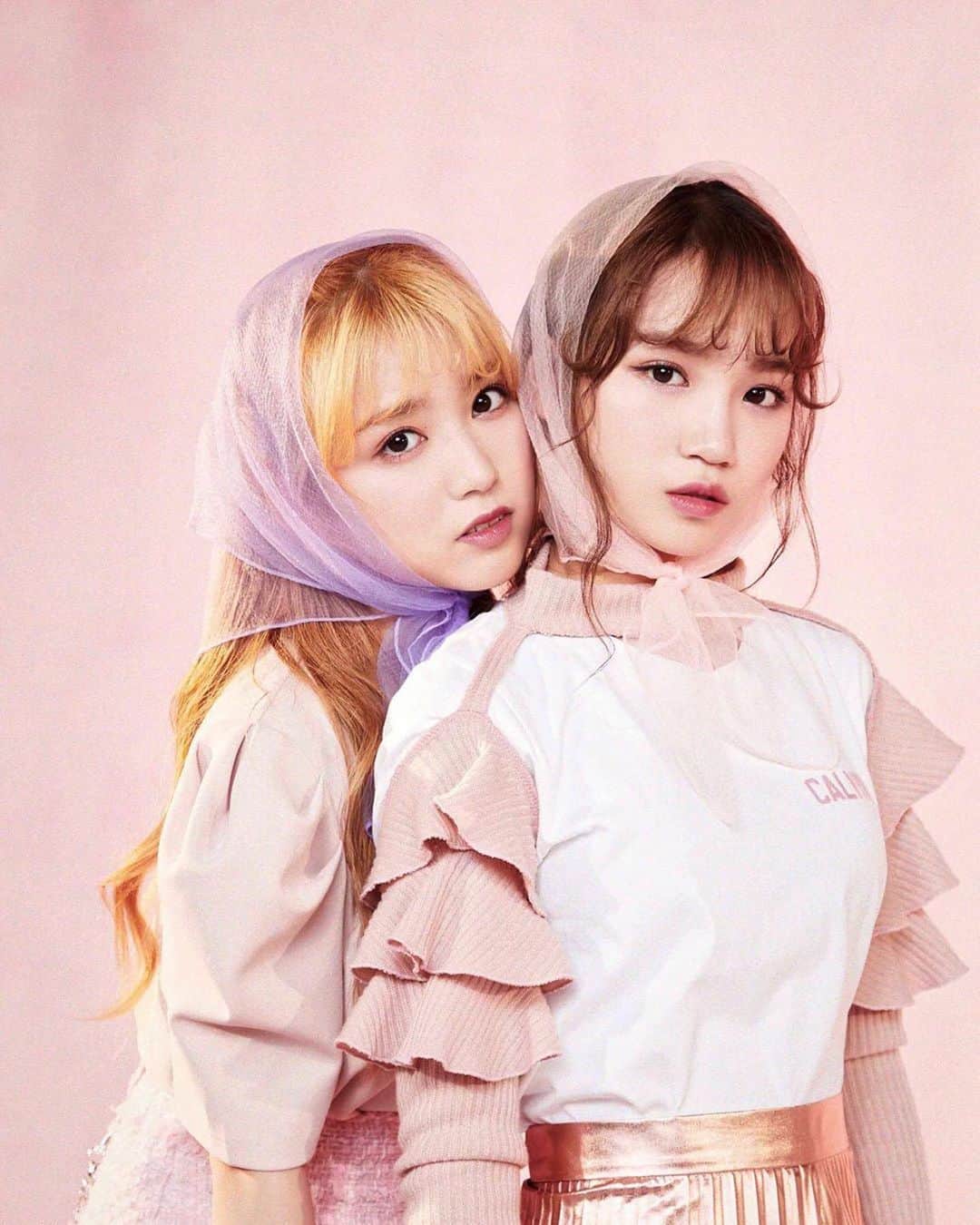 のインスタグラム：「#Repost @shethree_magazine ・・・ IZ*ONE﻿ Miracle Fairy Twins♡﻿ ﻿ 誰よりも可愛く誰よりも綺麗な高音パートにドキドキ﻿ ▷▷左：NAKO(矢吹奈子)﻿ ﻿ 妖精のような愛らしさとキュートな歌声が魅力﻿ ▷▷右：CHAE WON(キム・チェウォン)﻿ ﻿ Photography：@bobumarri﻿ Styling：@itochikiiiiii﻿ Hair：@junfurukawa713 , SIN , @ken_yoshimura ﻿ Make Up：@iizuka.hirotaka , @makikoe917 ,Mai Yazaki﻿ Props：BACKGROUNDS FACTORY﻿ Model：@official_izone﻿ ﻿ ----------❤︎----------❤︎-----------﻿ 【SHE THREE vol.13 掲載モデル】﻿ ﻿ #IZONE (@official_izone)﻿ #下尾みう﻿ #生駒里奈﻿ #吉倉あおい﻿ #EXID ﻿ #GIDLE ﻿ #PENTAGON ﻿ #宮内理沙﻿ #高田真里亜 ﻿ #永野間美咲﻿ #山賀琴子﻿ ﻿ ----------❤︎----------❤︎-----------﻿ ﻿ #SHETHREE #SHETHREEMAGAZINE  #hkt48 #IZONE #아이즈원 #アイズワン  #nako #矢吹奈子 #야부키나코 #なこ #chaewon #김채원 #チェウォン」