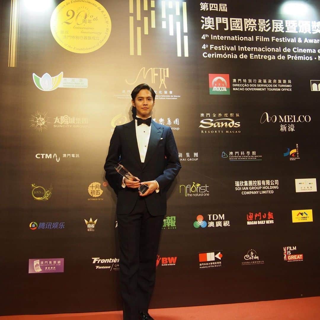 映画『午前0時、キスしに来てよ』のインスタグラム：「＼💫リアル・スーパースター！💫／﻿ ﻿ #片寄涼太 さんが、日本人男性初✨アジアン・スターズ・アップ・ネクスト・アワード受賞🎊💫おめでとうございます！マカオ国際映画祭にて、記者会見、レッドカーペット＆授賞式に登壇🎉✨﻿ ﻿ ▼レポートは公式サイトから！﻿ ﻿ #午前0時キスしに来てよ﻿ #ゼロキス #0キス﻿ #ゼロキス公開﻿ #macau #マカオ国際映画祭」