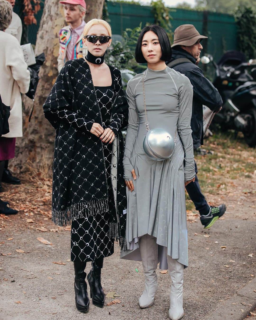 가로수길 , Seoulのインスタグラム：「PFW Street Fashion Style 📸📸 @jaylim1  되돌아보는 파리패션위크 . . #写真 #outfitideas #styleoftheday #서울패션위크 #sfw #오오티디 #nyc #koreafashion #패션그램 #womenswear #nyfw #데일리그램 #outfit #ootd #street #streetfashion #streetphoto #가로수길 #이태원 #사진 #스트릿패션 #모델 #wiwt #nyfw #pfw」