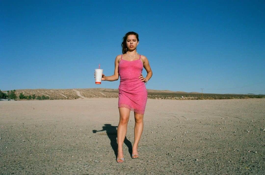 のインスタグラム：「今夜ライブ開催✨ UKソウルの新星、Nilüfer Yanya（ニルファー・ヤンヤ ）がアルバム制作でインスパイアされた曲とは？楽曲に対するコメントもチェック。」