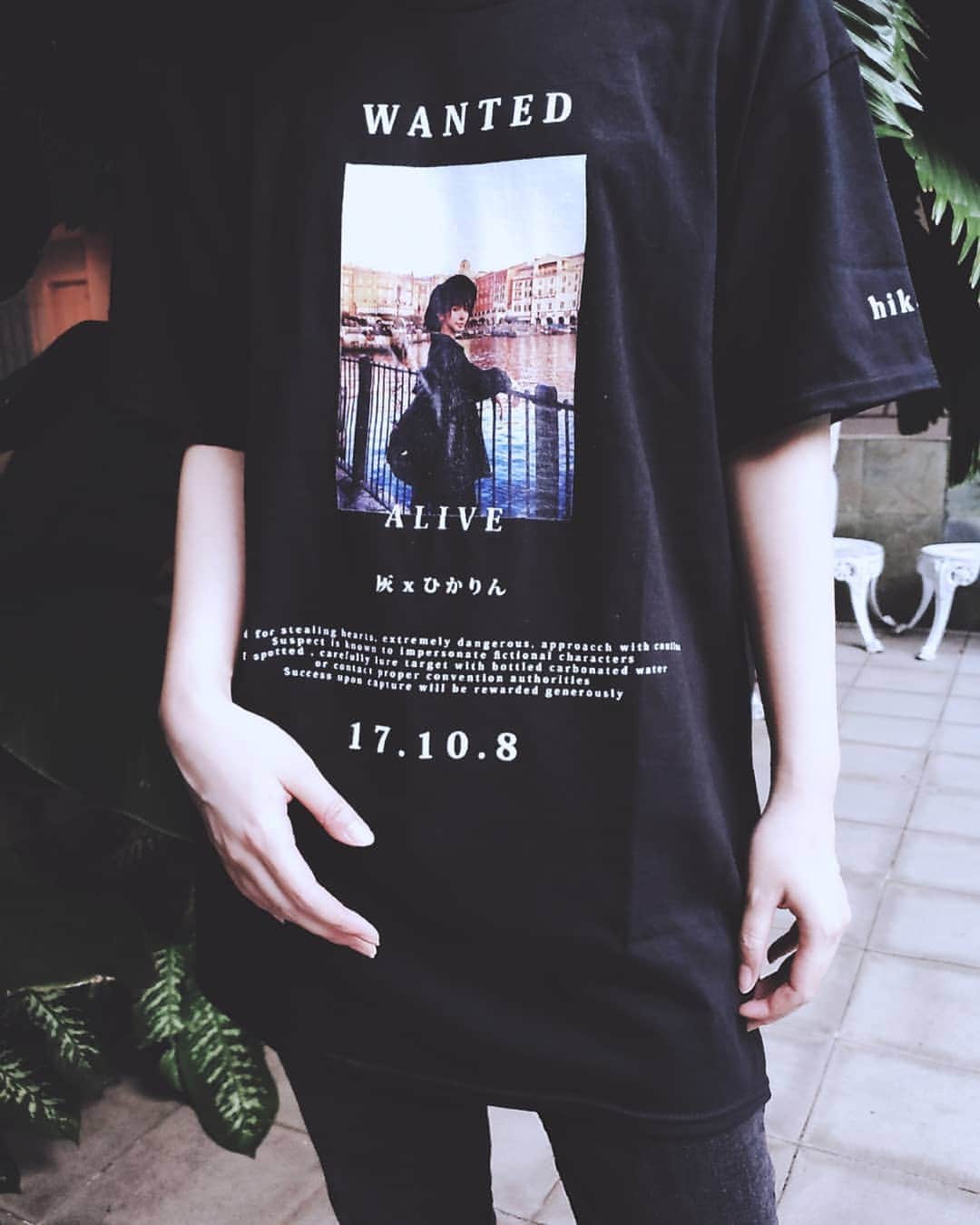 ひかりんのインスタグラム：「I designed these Hikarin X KAI T-shirts 😊 💖 super proud of it ~ they will be available during Comic Fiesta for a limited number ! Also will be available later in in my online store coming soon ! . The theme of the shirt is a wanted poster of Kai , with instruction to how to capture if sighted 🤣 the back is a sighting record ( of all the cons I've been to ) ! So you can remember which events we've met at 💖」