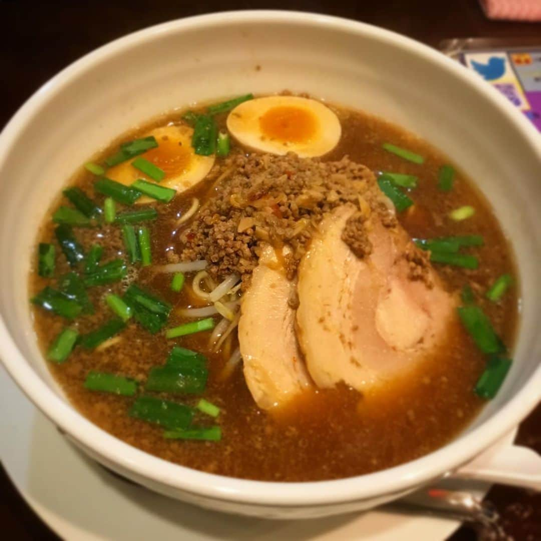 木村ひさしさんのインスタグラム写真 - (木村ひさしInstagram)「最高のおっさんの昼ごはん。 味世 台湾ラーメン(アメリカン)味玉チャーシュー はじめてなのでアメリカンにしてしまった。次はノーマル #最高のおっさんのラーメン  #2019チャレンジ第三弾  #仮面病棟 #台湾ラーメン」12月11日 12時55分 - kimura.hisashi