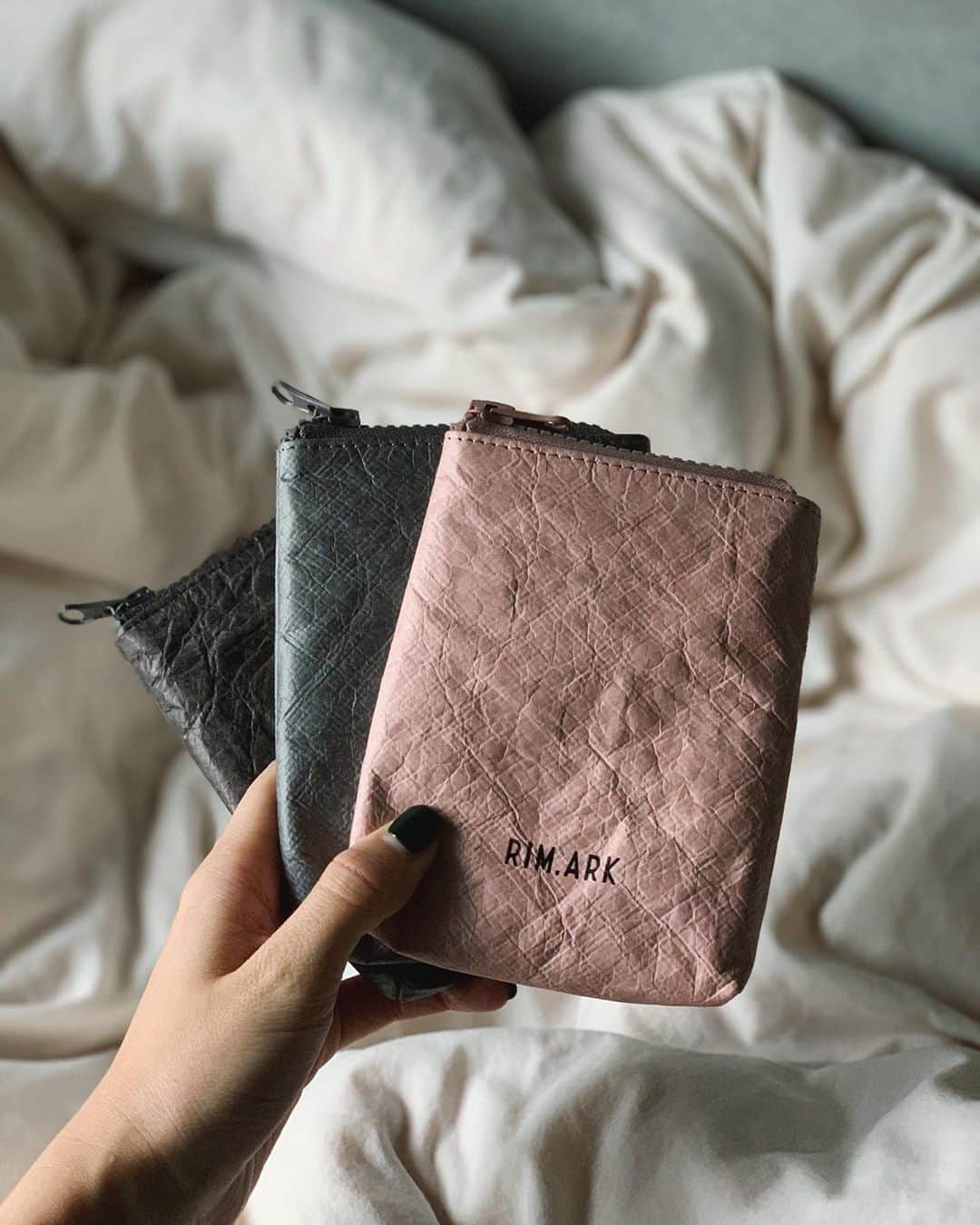のインスタグラム：「.﻿ 20SS NEW COLOR 12/18-﻿ ﻿ Paper like pouch 3.000﻿ Paper like mini pouch 2.500﻿ ﻿ #RIMARK」