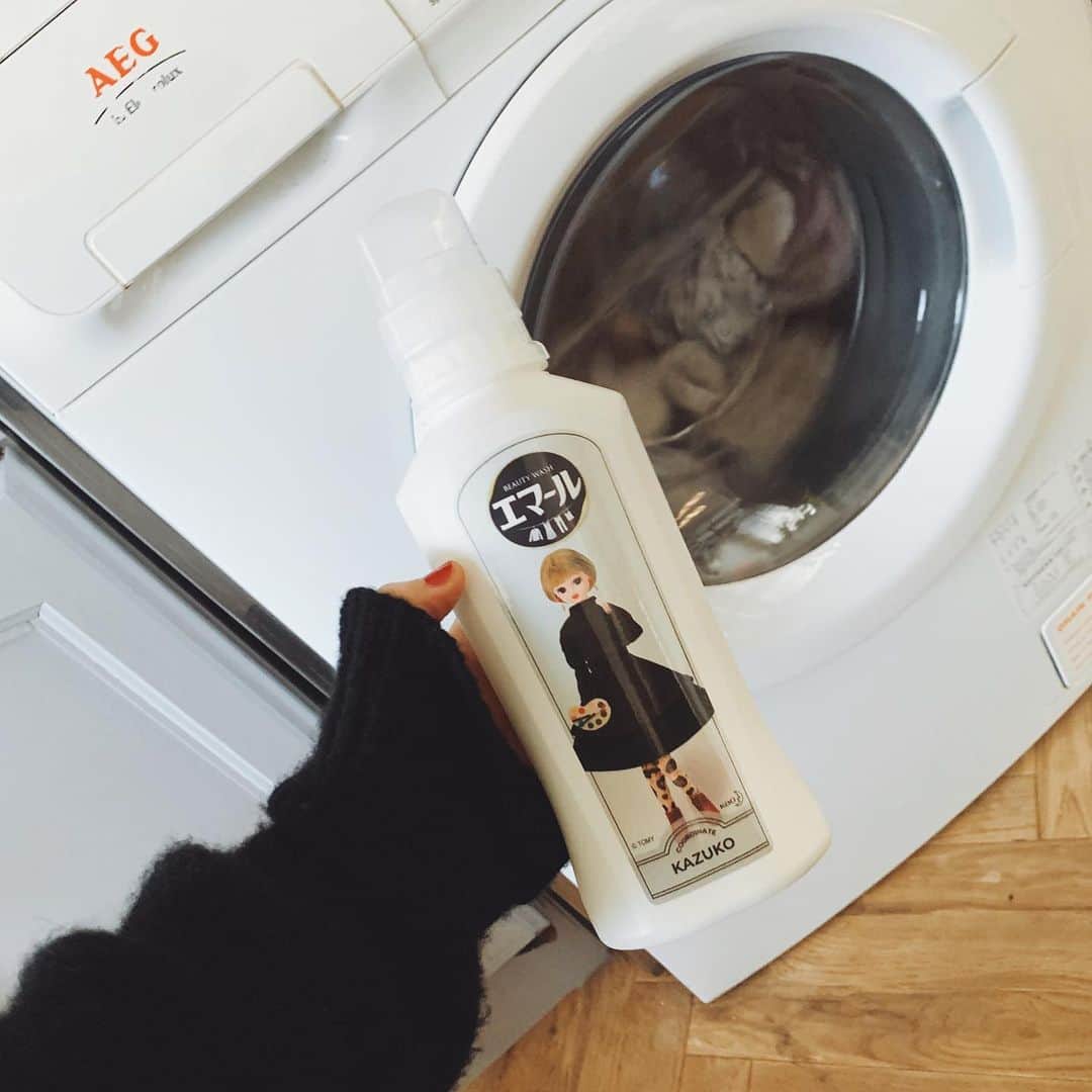 早坂香須子さんのインスタグラム写真 - (早坂香須子Instagram)「エマールKAZUKOバージョン！ 嬉しすぎるっ！  私のおしゃれ着洗いはエマールと決めている（なぜなら去年青木さん　@aokiyoshifumi に薦められたから！） あー、お洗濯、楽しくなっちゃうー❤︎ @emal_jp」12月11日 13時09分 - kazukovalentine