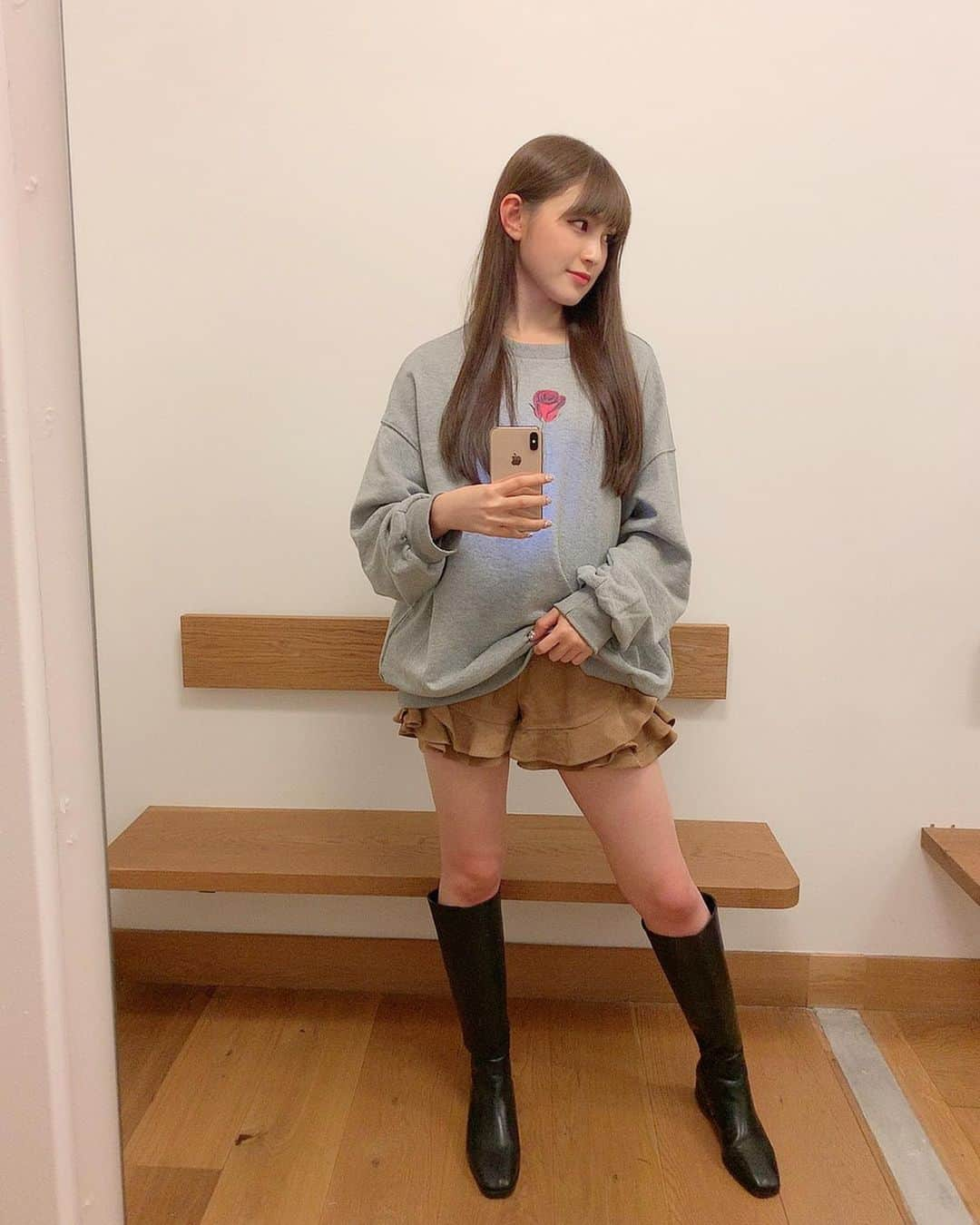 神志那結衣さんのインスタグラム写真 - (神志那結衣Instagram)「じーな服 膝下までのブーツが好き #私服 #trainer　@u_dresser #boots　@u_dresser  #pants　@snidel_official」12月11日 13時24分 - jiina27