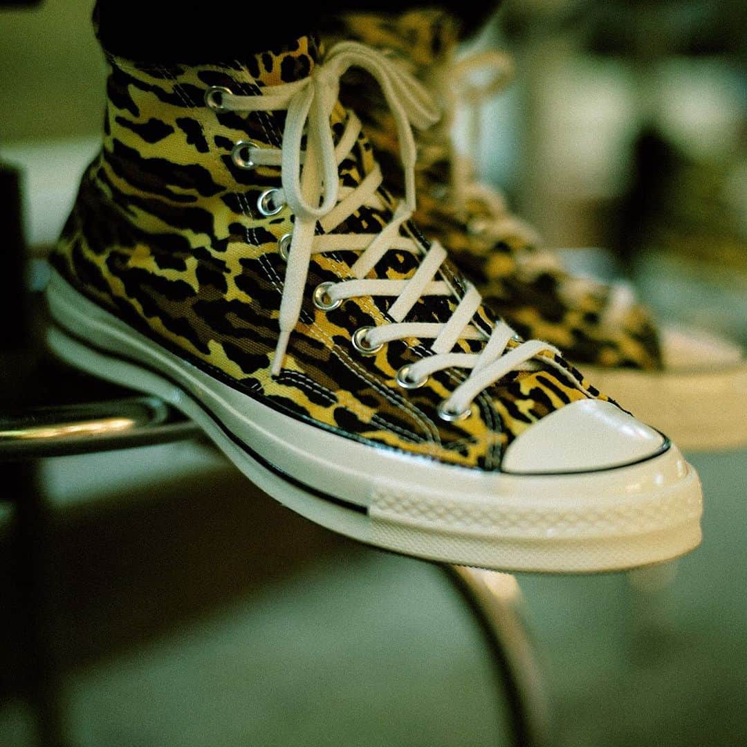 HYPEBEASTさんのインスタグラム写真 - (HYPEBEASTInstagram)「@hypebeastkicks: @invincible_inc, @wackomaria_guiltyparties and @converse have teamed up for a three-headed collaboration consisting of high and low-top takes on the Chuck Taylor All Star 70. The High opts for a desert-style mix of golden-yellow and brown that further plays up its leopard theme, while the Low goes for a combination of traditional olive and brown. Both are rounded off by a high-gloss eggshell white toe cap and midsole that’s accented by black piping and a black heel badge. The footwear options will release alongside an apparel collection at retailers like @allikestore on December 14. ⁠⠀ Photo: INVINCIBLE」12月11日 13時31分 - hypebeast