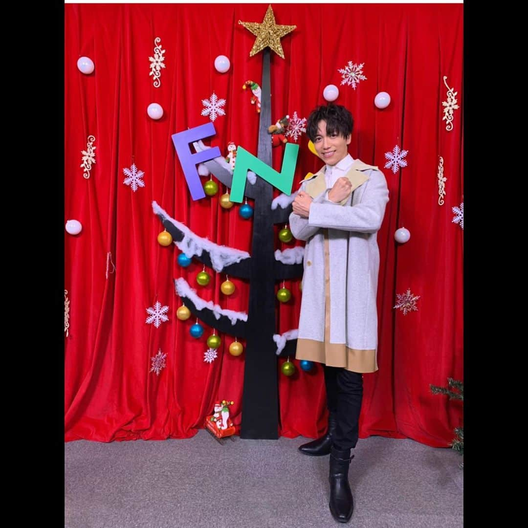 山崎育三郎さんのインスタグラム写真 - (山崎育三郎Instagram)「2週連続FNS歌謡祭  今年も忘れられない時間となりました。  数年前テレビ出始めた頃は考えられなかったミュージカルコーナー。  こんな時代がくるなんて、、、感動しています。  2週にわたり沢山取り上げて頂き本当に感謝です。 「 #世界に一つだけの花 」 「 #オペラ座の怪人 」 「 #お祭りマンボ 」 「 #見上げてごらん夜の星を 」  幸せでした。  #ジャニーズWEST のみんなとも記念撮影。  本当にありがとうございました！！！ #FNS歌謡祭  #濱田めぐみ #城田優 #木下晴香 #中川晃教 #伊礼彼方  #海宝直人 === ‪🎪2020年1月・2月全国ツアー開催🎪‬ ‪LIVE TOUR 2020 MIRROR BALL‬ ‪#大阪 #フェスティバルホール  #広島JMSアステールプラザ ‪#福岡‬ #久留米シティプラザザグランドホール ‪#愛知県芸術劇場 ‪#新潟‬ #上越文化会館 ‪#石川‬ #本多の森ホール #TOKYODOMECITYHALL #全10公演」12月12日 0時30分 - ikusaburo_yamazaki