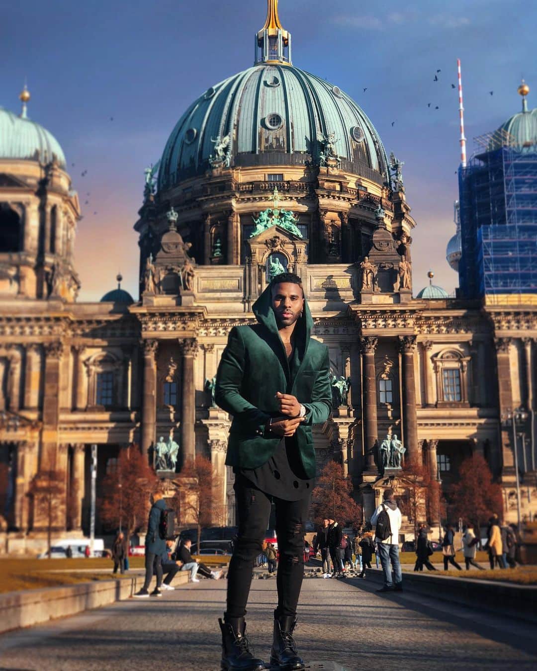 ジェイソン・デルーロのインスタグラム：「Ich habe Berlin immer geliebt」