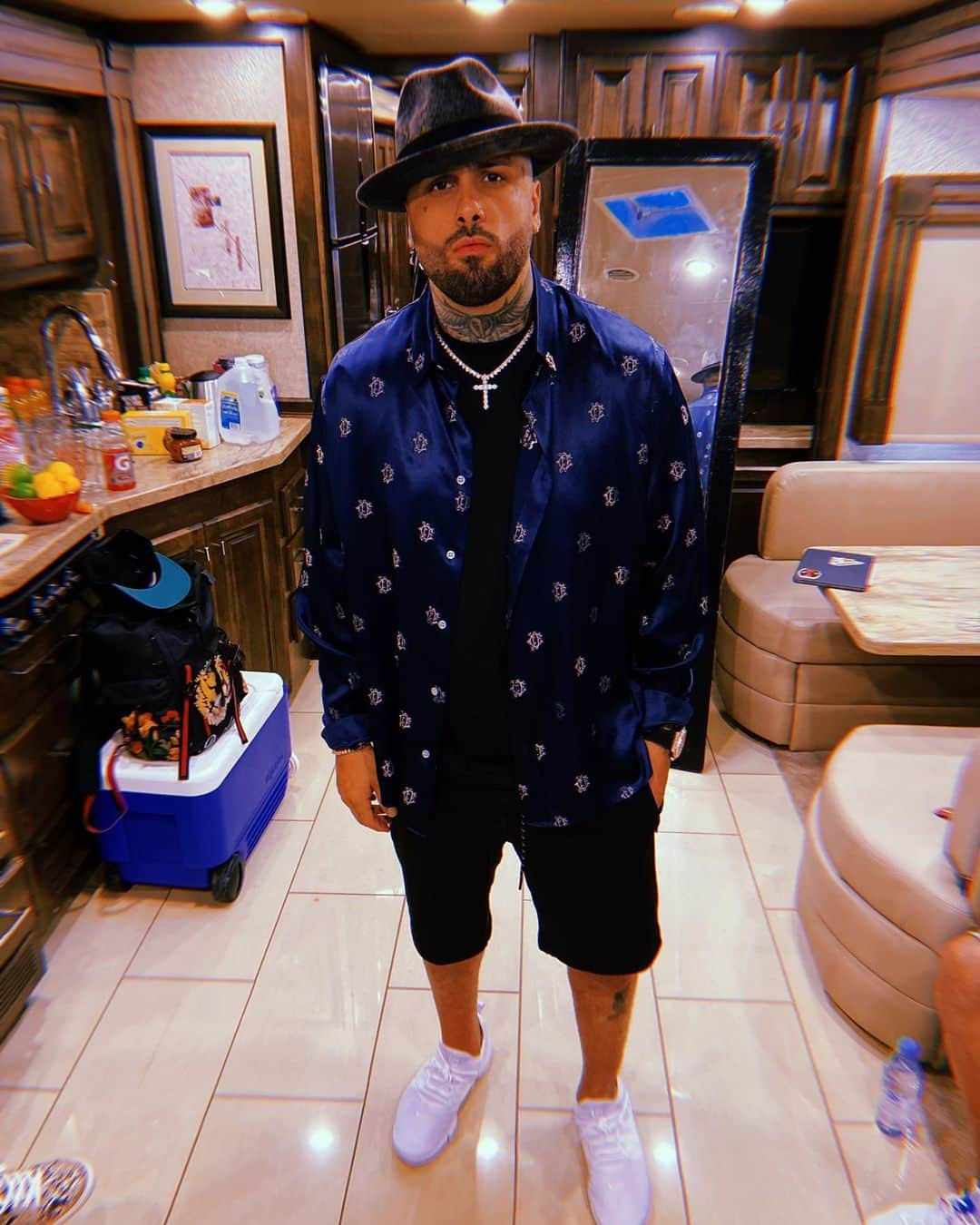 NICKY JAMさんのインスタグラム写真 - (NICKY JAMInstagram)「Mi cara cuando mi abuela  me vestía para la escuela 🏫」12月11日 23時28分 - nickyjam