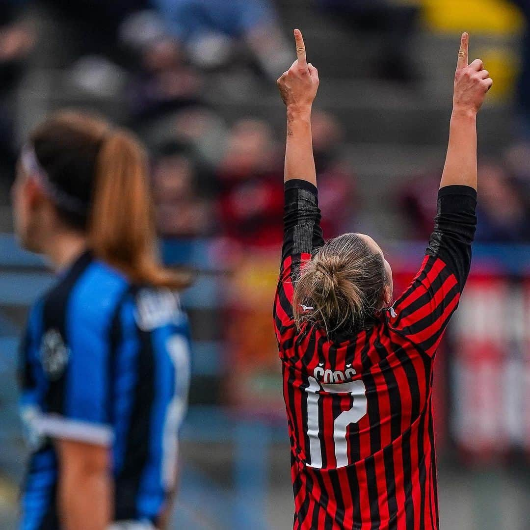 ACミランさんのインスタグラム写真 - (ACミランInstagram)「#CoppaItaliaFemminile  A 4⃣midable first half!  #InterMilan 0-4! 👊🏻 #FollowTheRossonere #SempreMilan」12月11日 23時29分 - acmilan