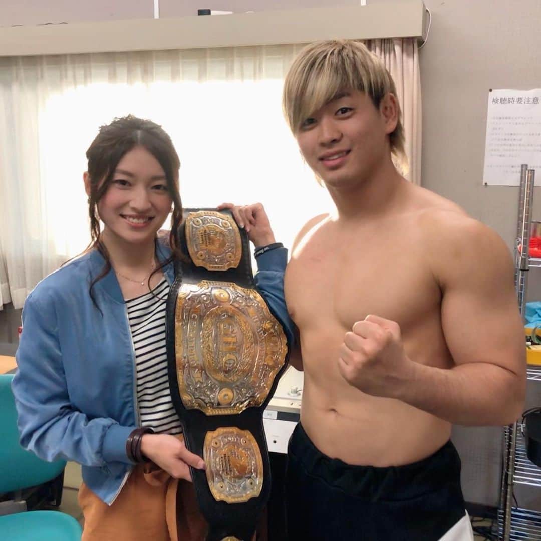 北川楓夏さんのインスタグラム写真 - (北川楓夏Instagram)「プロレスリングNOAH秋田大会 観てきました〜🦹🏼‍♀️ . きっかけはエフエム秋田に告知できてくれていた清宮海斗選手を拝見したこと！👀 (@noah_kiyomiya ) (その神対応に北川おばさんは大興奮でした🤭←) . プロレス生観戦は4回目かな。 最初は痛そうなのかわいそうで観てられなかったけど、最近は楽しめるようになってきてます！🤙 . NOAH初参戦でしたが、 めちゃくちゃ！楽しかった！！ . 新日はミュージカルだけど NOAHはサーカス🎪 (例えがヘタクソですみません😂) NOAHは技をたっくさん披露してくれるのと 笑いの芸が細かいっ！👏 場外での選手同士のやりとりも面白い！🤣 . 新日もNOAHもまた違ってまたいいなぁ☺️💓 . 自分も筋トレするようになってから 選手の筋肉をみるのもすごく好き！ この身体になるために、 なんのトレーニング何回、どのくらいの重さでやったんだろう…とか選手の日々の努力を想像するとむちゃくちゃ応援したくなる😳✨ . 中嶋勝彦選手もよかったなぁ〜 不知火の丸藤正道選手もやっと本物見れました👀 いつもイベントで不知火カレーは紹介していましたが🍛 . 椎名裕真くんと一緒に観てたんですけど 隣で解説してくれるのですごくわかりやすかった！👌 . 帰り際出店できていたmonocreate  おにぎり屋さんとチーム同い年でぱしゃり📸 ちっこ、おにぎりもありがとね🍙 (何気に裕真くんとはえんじ色被っててカップルコーデになってたw) . いやぁ、いいストレス発散になった！💡 また観に行こ♪ . #akita #プロレス #プロレスリングノア #NOAH #清宮海斗 選手 #中嶋勝彦 選手 #丸藤正道 選手 #不知火カレー #椎名裕真 くん @yuma_shiina  #monocreate #おにぎり #からあげ #マイメン」12月11日 23時21分 - fuka.kitagawa