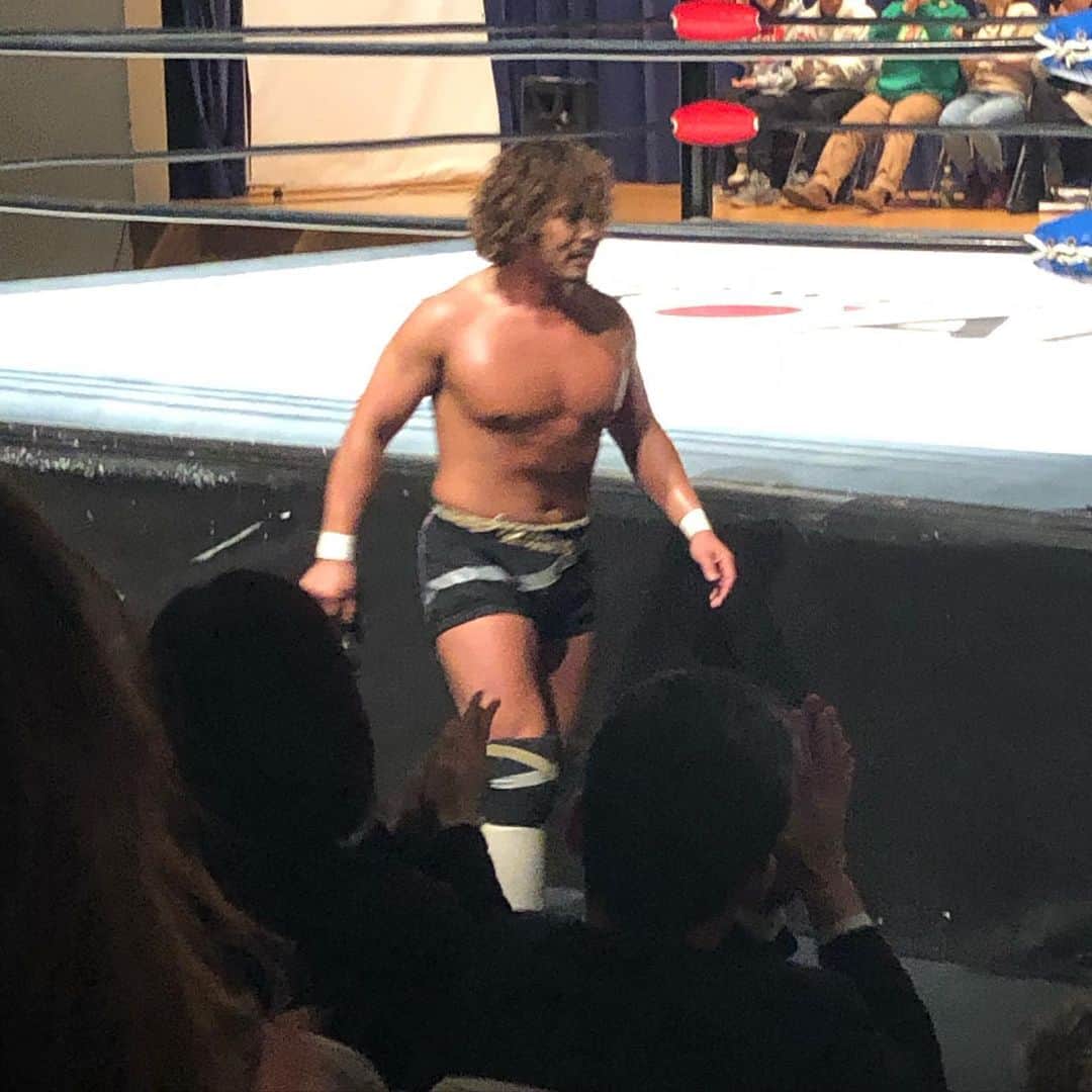 北川楓夏さんのインスタグラム写真 - (北川楓夏Instagram)「プロレスリングNOAH秋田大会 観てきました〜🦹🏼‍♀️ . きっかけはエフエム秋田に告知できてくれていた清宮海斗選手を拝見したこと！👀 (@noah_kiyomiya ) (その神対応に北川おばさんは大興奮でした🤭←) . プロレス生観戦は4回目かな。 最初は痛そうなのかわいそうで観てられなかったけど、最近は楽しめるようになってきてます！🤙 . NOAH初参戦でしたが、 めちゃくちゃ！楽しかった！！ . 新日はミュージカルだけど NOAHはサーカス🎪 (例えがヘタクソですみません😂) NOAHは技をたっくさん披露してくれるのと 笑いの芸が細かいっ！👏 場外での選手同士のやりとりも面白い！🤣 . 新日もNOAHもまた違ってまたいいなぁ☺️💓 . 自分も筋トレするようになってから 選手の筋肉をみるのもすごく好き！ この身体になるために、 なんのトレーニング何回、どのくらいの重さでやったんだろう…とか選手の日々の努力を想像するとむちゃくちゃ応援したくなる😳✨ . 中嶋勝彦選手もよかったなぁ〜 不知火の丸藤正道選手もやっと本物見れました👀 いつもイベントで不知火カレーは紹介していましたが🍛 . 椎名裕真くんと一緒に観てたんですけど 隣で解説してくれるのですごくわかりやすかった！👌 . 帰り際出店できていたmonocreate  おにぎり屋さんとチーム同い年でぱしゃり📸 ちっこ、おにぎりもありがとね🍙 (何気に裕真くんとはえんじ色被っててカップルコーデになってたw) . いやぁ、いいストレス発散になった！💡 また観に行こ♪ . #akita #プロレス #プロレスリングノア #NOAH #清宮海斗 選手 #中嶋勝彦 選手 #丸藤正道 選手 #不知火カレー #椎名裕真 くん @yuma_shiina  #monocreate #おにぎり #からあげ #マイメン」12月11日 23時21分 - fuka.kitagawa
