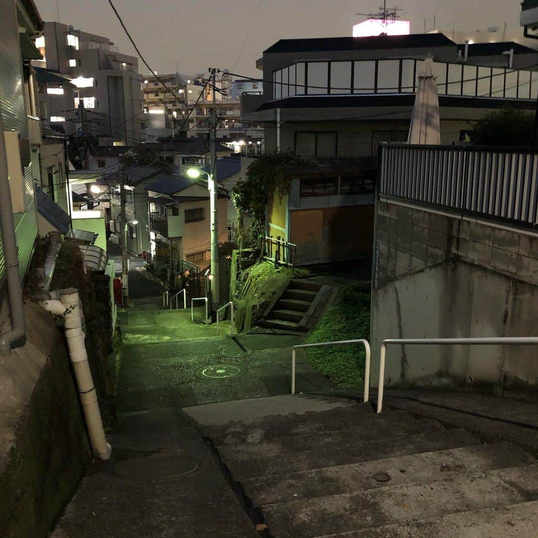 のインスタグラム：「夜散歩 #階段#スリバチ」