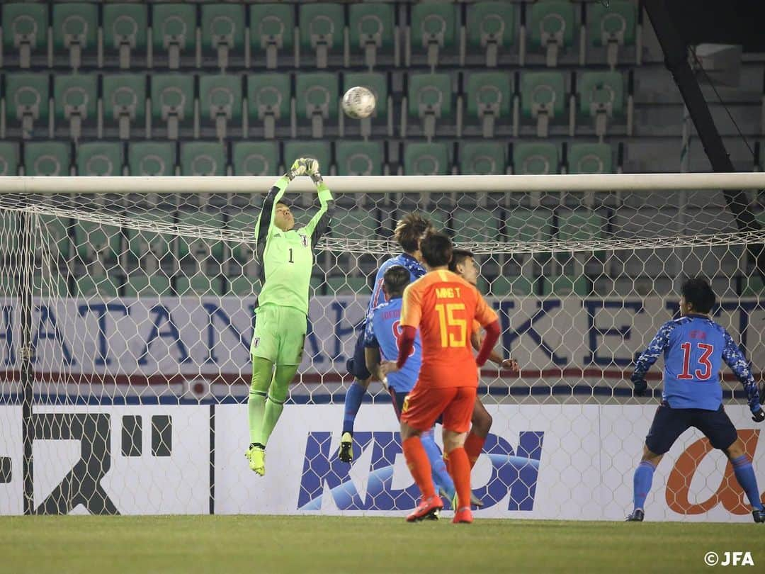 日本サッカー協会さんのインスタグラム写真 - (日本サッカー協会Instagram)「📸Match photos｜#SAMURAIBLUE 中国に2-1勝利で白星スタート ・ ―――――――――――――――――― EAFF E-1サッカー選手権2019 決勝大会 📅12/10（火） 19:30KO 🇯🇵#SAMURAIBLUE 2-1 中国🇨🇳 ⚽#鈴木武蔵 ⚽#三浦弦太 ・ >>NEXT MATCH 📆12/14 19:30KO 🆚香港 📍Busan Gudeok Stadium 📺フジテレビ 👉大会情報はJFA.jpへ ・ #daihyo #E1 #新しい景色を2022」12月11日 23時46分 - japanfootballassociation