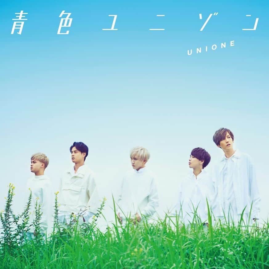 JINのインスタグラム：「『青色ユニゾン』リリースされました🎉  デイリー6位も、本当に本当に応援してくれてるみんなのおかげです😆  僕達UNIONE5人全員そしていつもお世話になっている佐伯ユウスケさんと一緒に作詞作曲したこの曲が、誰かがまた走り出す勇気に、きっかけになりますように🏃‍♂️ #UNIONE #青色ユニゾン」