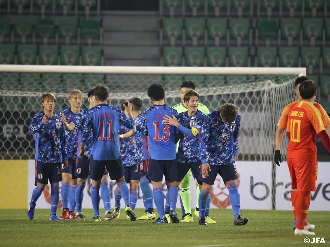 日本サッカー協会さんのインスタグラム写真 - (日本サッカー協会Instagram)「📸Match photos｜#SAMURAIBLUE 中国に2-1勝利で白星スタート ・ ―――――――――――――――――― EAFF E-1サッカー選手権2019 決勝大会 📅12/10（火） 19:30KO 🇯🇵#SAMURAIBLUE 2-1 中国🇨🇳 ⚽#鈴木武蔵 ⚽#三浦弦太 ・ >>NEXT MATCH 📆12/14 19:30KO 🆚香港 📍Busan Gudeok Stadium 📺フジテレビ 👉大会情報はJFA.jpへ ・ #daihyo #E1 #新しい景色を2022」12月11日 23時48分 - japanfootballassociation