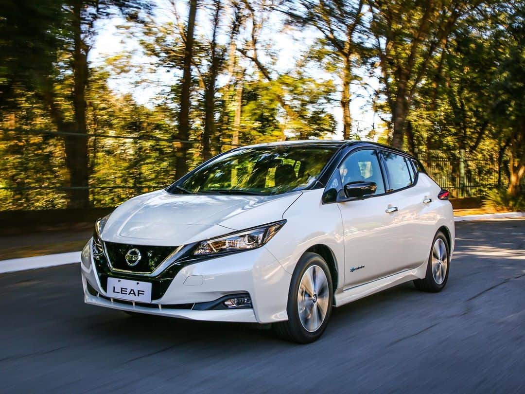 のインスタグラム：「The art of the daily commute. ⚡ #NissanLEAF #SimplyAmazing」