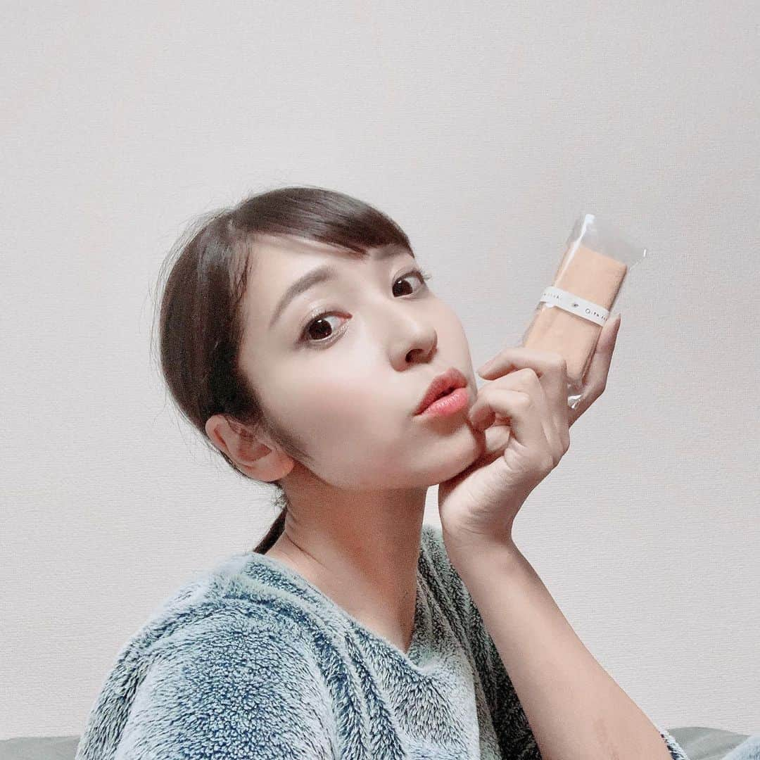 山下耀子さんのインスタグラム写真 - (山下耀子Instagram)「お友達のママさんから プレゼントのお菓子いただいたっ🥺♡ 大分のお菓子 #大分いっち #oitaicchi ありがとうございます！ . 「無着色・無香料の苺グラッセと、ホワイトチョコレートを使ったなめらかなクリームが、国産小麦と卵で焼き上げたサクサク食感のクッキーでサンドされています。」ですって . 酸味がほんのりある苺の甘さと クッキーの甘さがクセになる〜！ これは #大分土産 にもってこい！ もらって嬉しい美味しいお土産ですね☺️ パッケージが可愛いのも推し！ . すぐなくなりそう …笑 大分土産にぜひ！ . …そんな私はまだ大分を堪能できておらず… #おんせん県おおいた 早く行きたい！ #大分県」12月12日 0時01分 - twinkleyesy