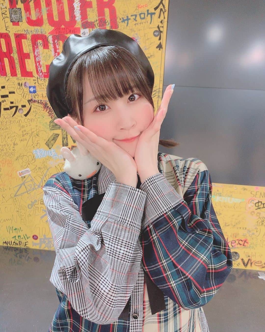 八木沙季のインスタグラム：「👗👗 . 新衣装〜💓 とってもお気に入りです！ Lovelys衣装でベレー帽かぶりがち。笑 . #新衣装  #ベレー帽  #Lovelys」