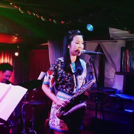 矢野沙織のインスタグラム：「普段あんまりやらない曲やりました🥰 続きはYouTubeチャンネルで観てね🙌」